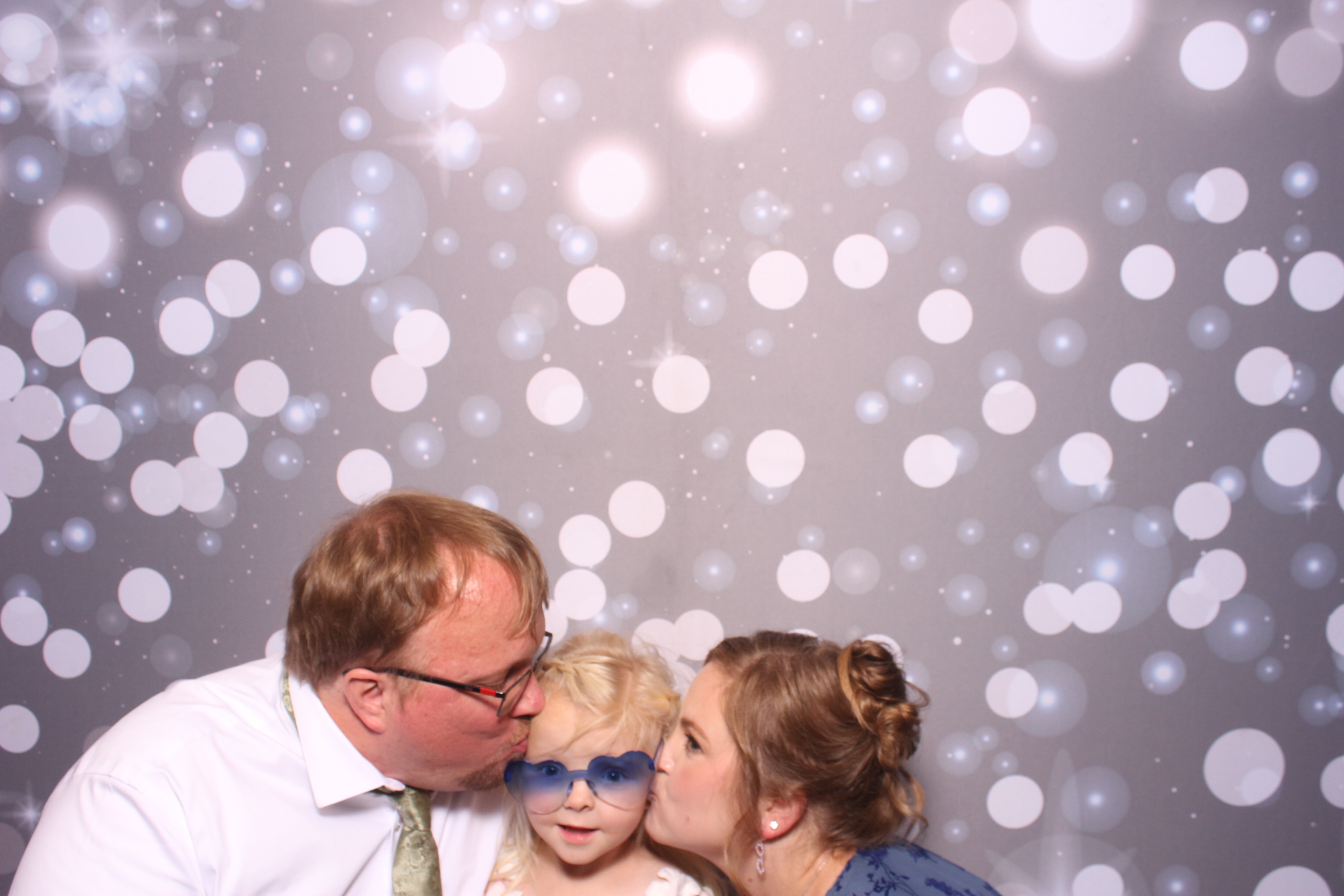 Jenna & Zack Reception | View more photos from the event at gallery.photoboothcincy.com/u/PhotoBoothCincy/Jenna-Zack-Reception