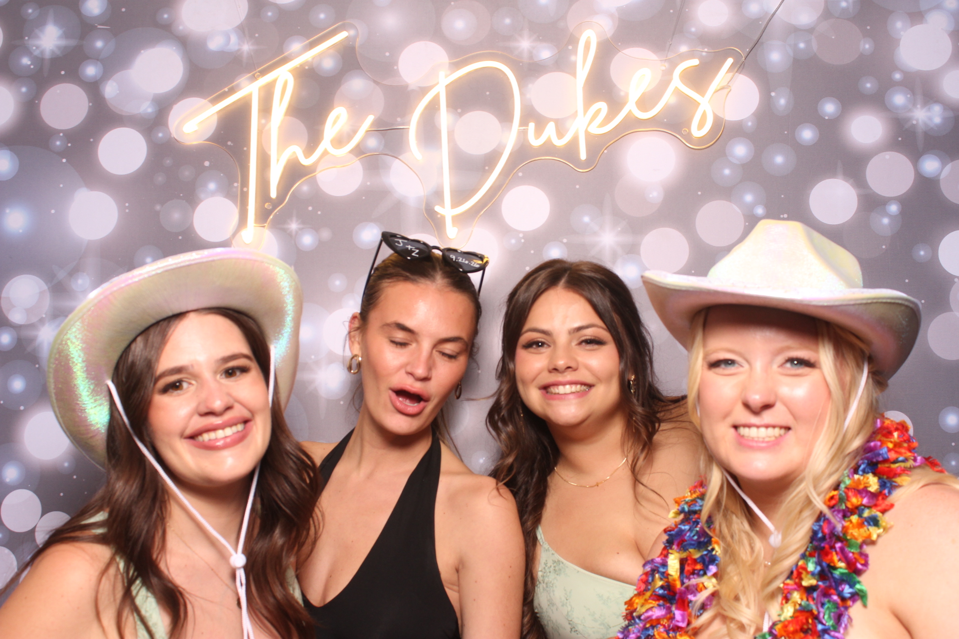 Jenna & Zack Reception | View more photos from the event at gallery.photoboothcincy.com/u/PhotoBoothCincy/Jenna-Zack-Reception