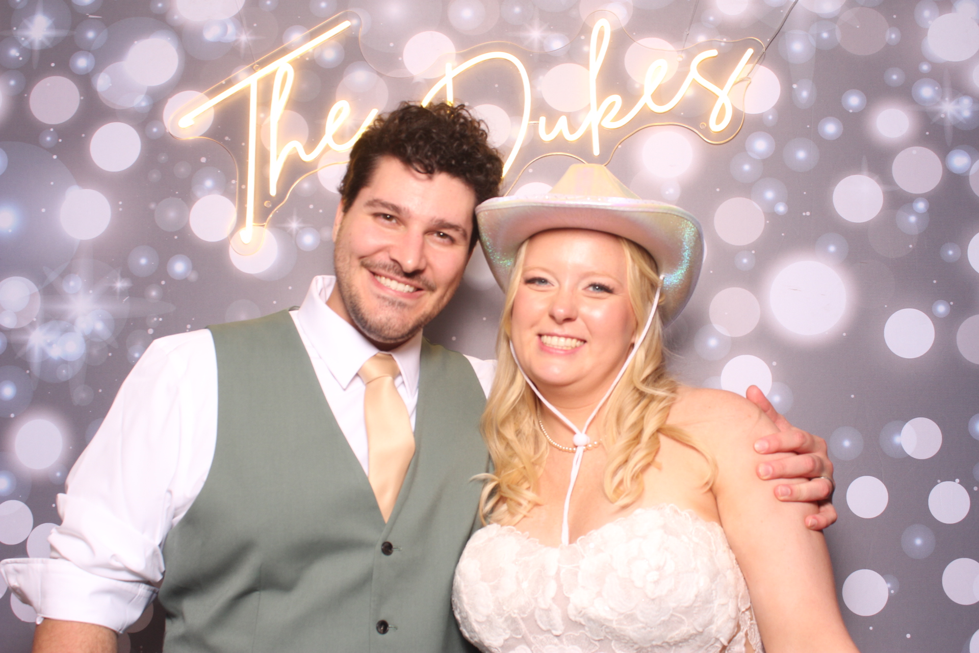 Jenna & Zack Reception | View more photos from the event at gallery.photoboothcincy.com/u/PhotoBoothCincy/Jenna-Zack-Reception