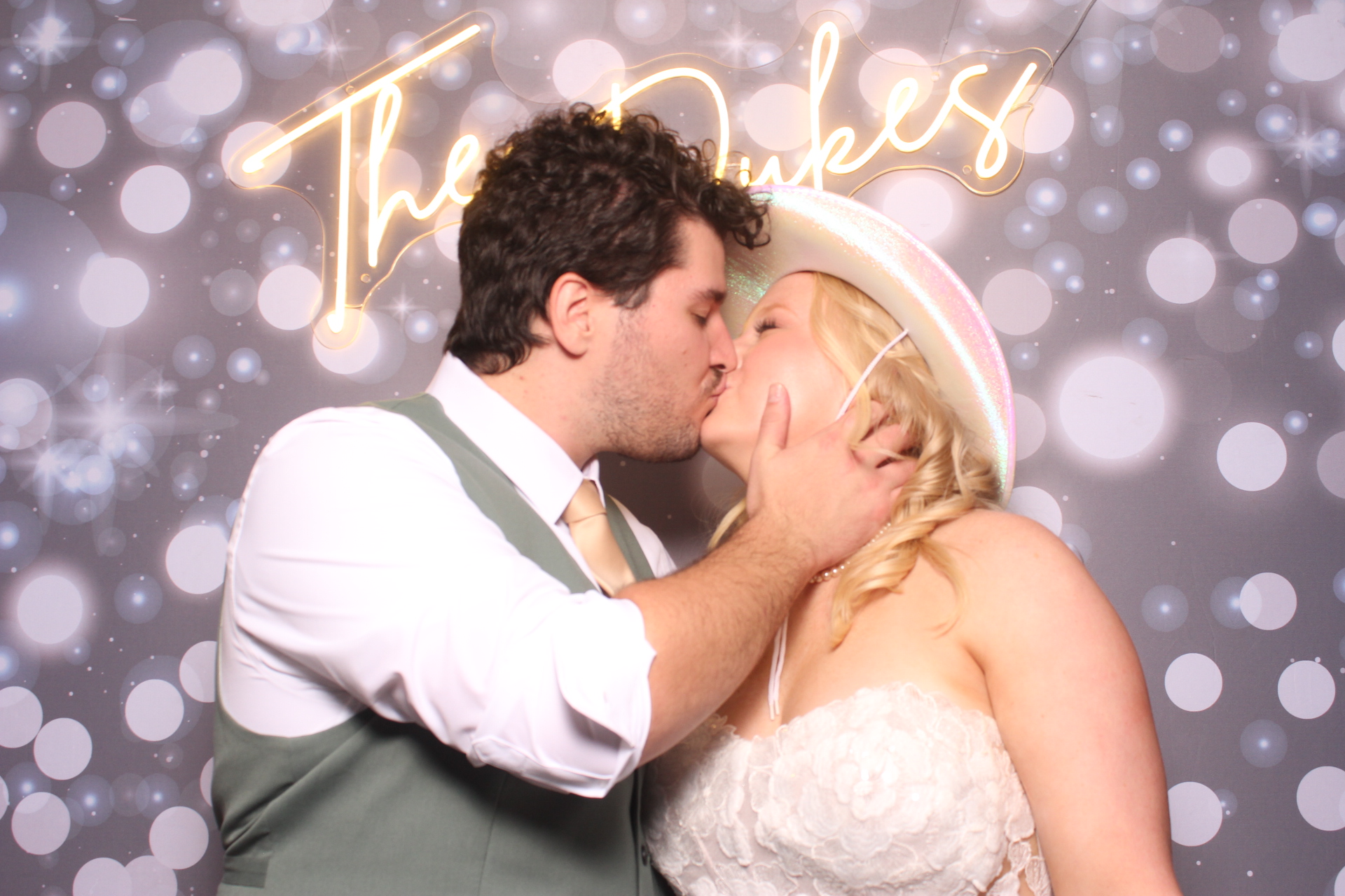Jenna & Zack Reception | View more photos from the event at gallery.photoboothcincy.com/u/PhotoBoothCincy/Jenna-Zack-Reception