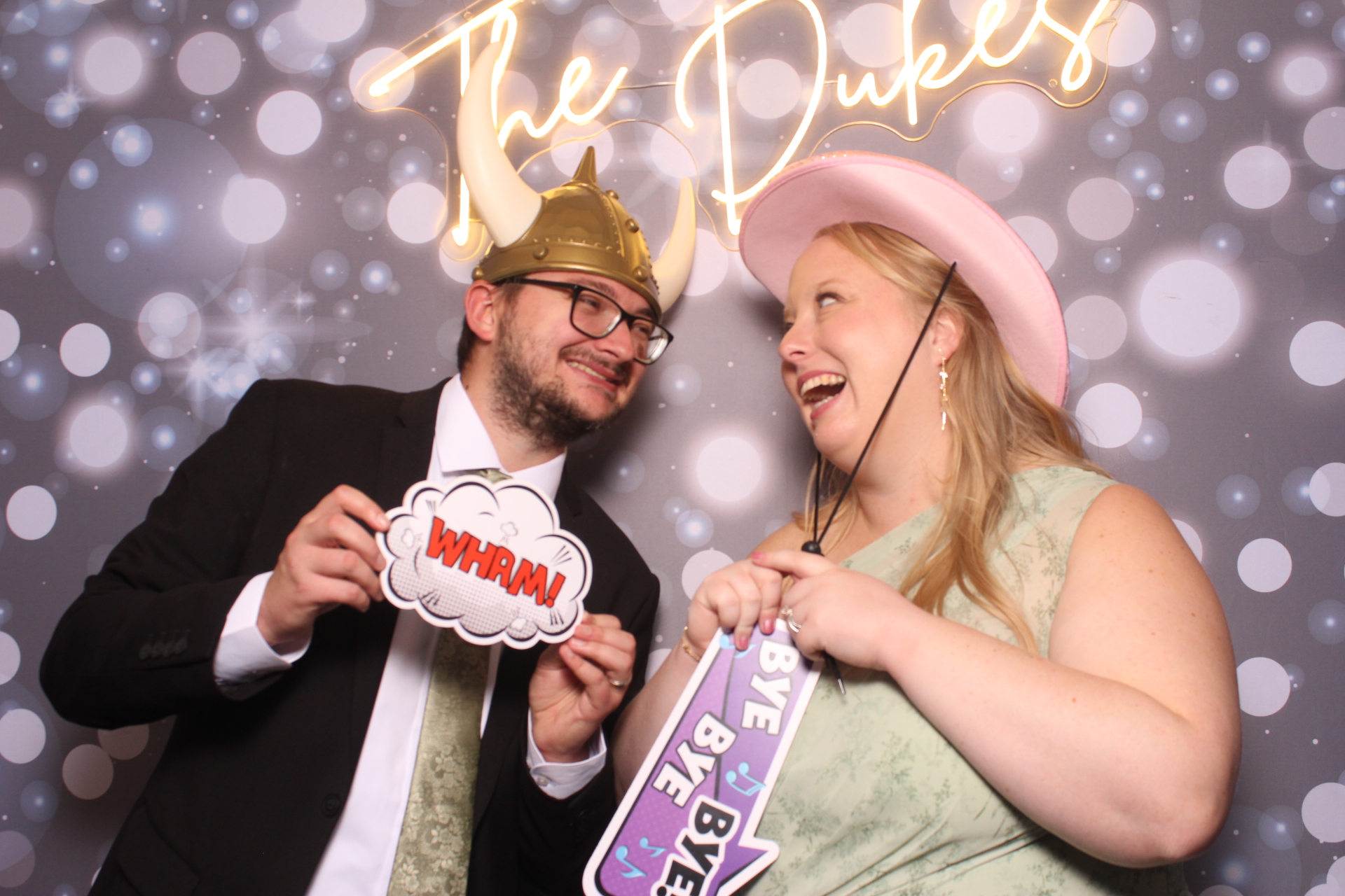 Jenna & Zack Reception | View more photos from the event at gallery.photoboothcincy.com/u/PhotoBoothCincy/Jenna-Zack-Reception
