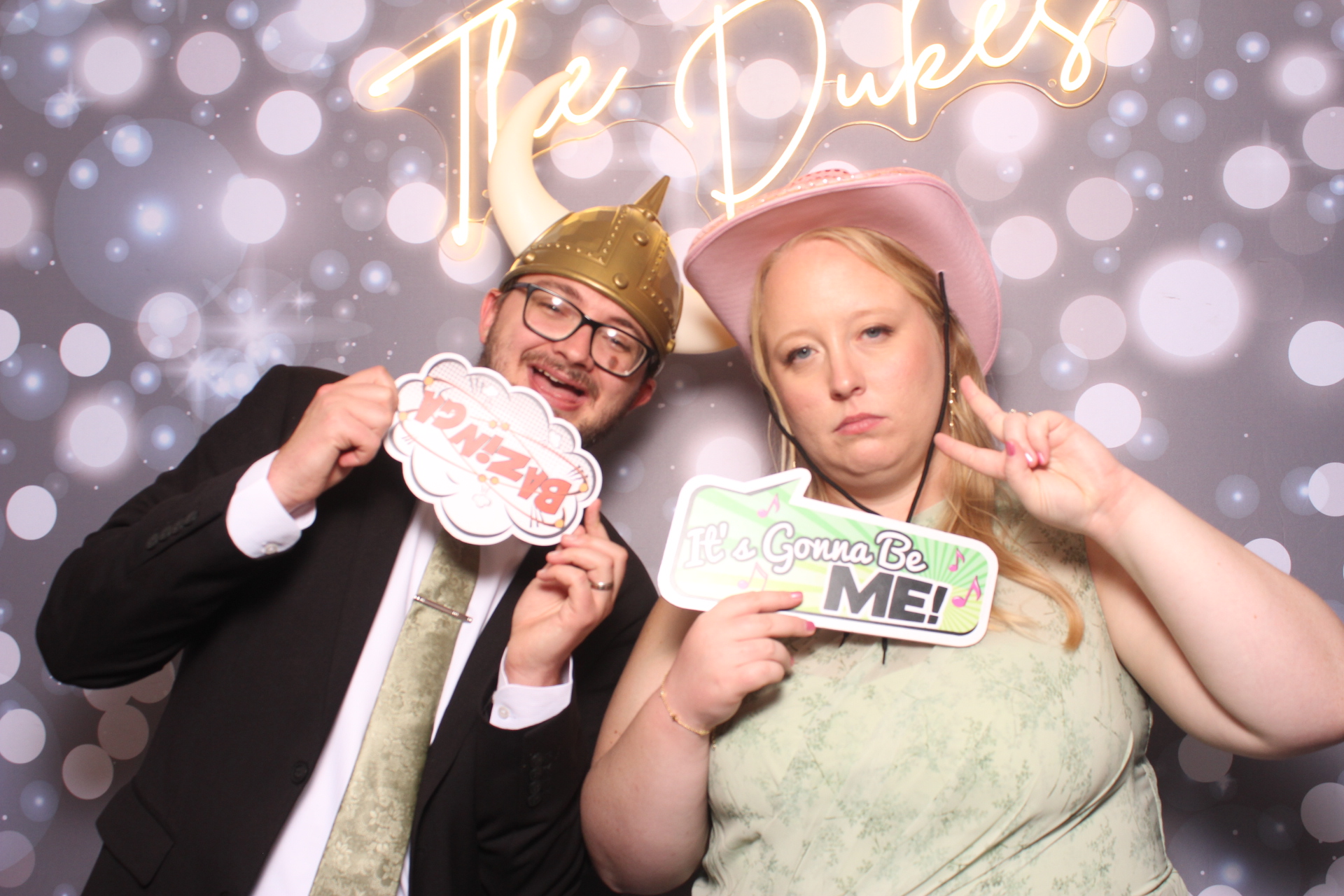 Jenna & Zack Reception | View more photos from the event at gallery.photoboothcincy.com/u/PhotoBoothCincy/Jenna-Zack-Reception