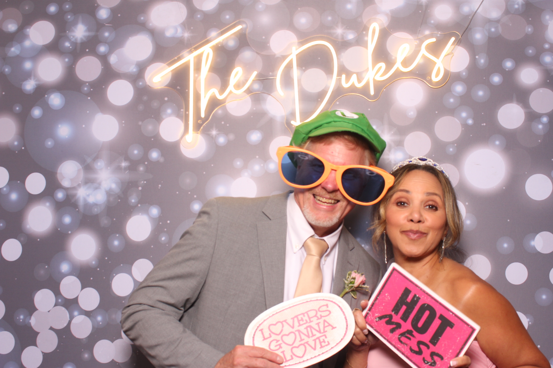 Jenna & Zack Reception | View more photos from the event at gallery.photoboothcincy.com/u/PhotoBoothCincy/Jenna-Zack-Reception