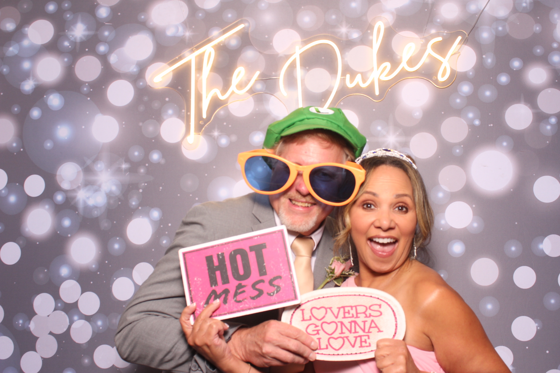 Jenna & Zack Reception | View more photos from the event at gallery.photoboothcincy.com/u/PhotoBoothCincy/Jenna-Zack-Reception