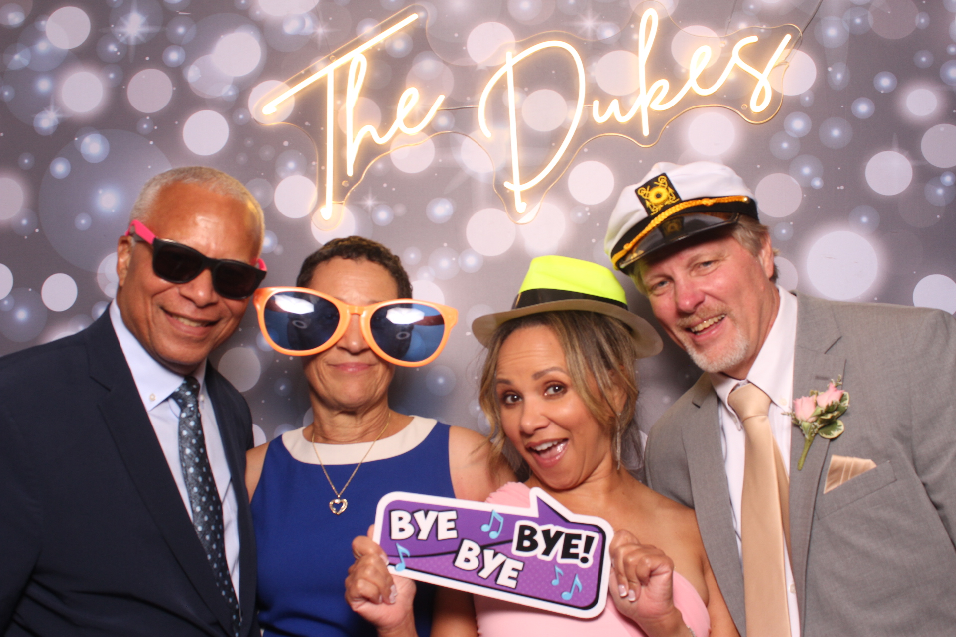 Jenna & Zack Reception | View more photos from the event at gallery.photoboothcincy.com/u/PhotoBoothCincy/Jenna-Zack-Reception