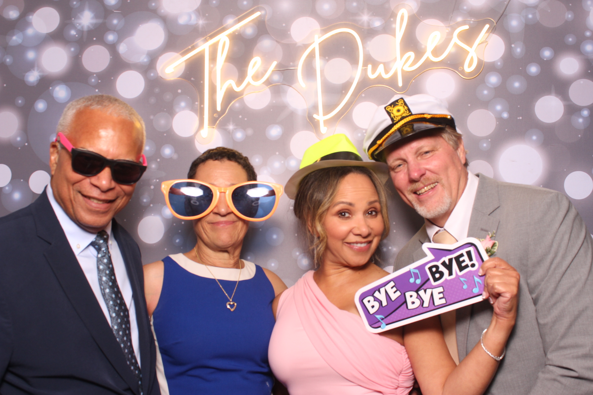 Jenna & Zack Reception | View more photos from the event at gallery.photoboothcincy.com/u/PhotoBoothCincy/Jenna-Zack-Reception