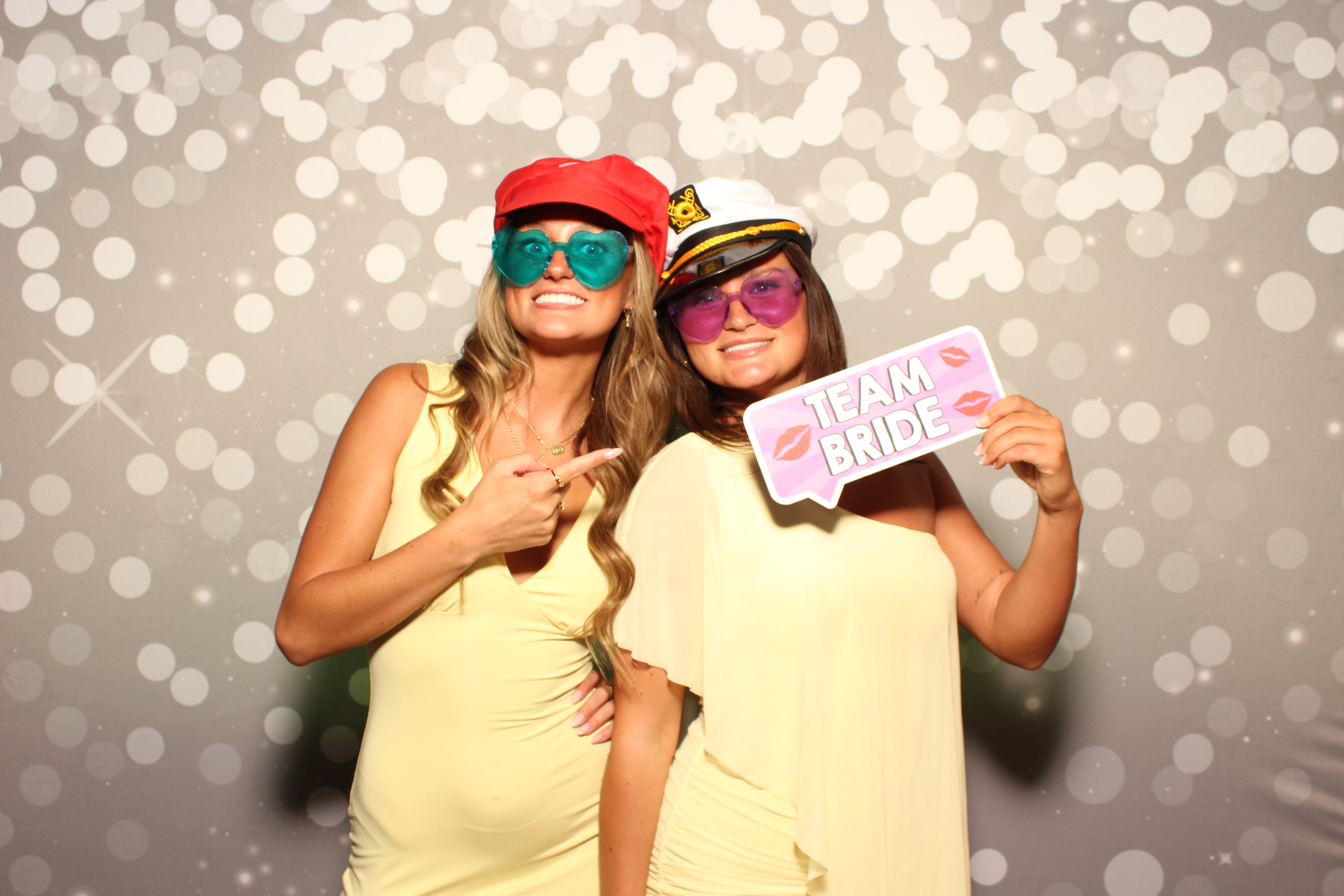 Joe & Grace | View more photos from the event at gallery.photoboothcincy.com/u/PhotoBoothCincy/Joe-Grace