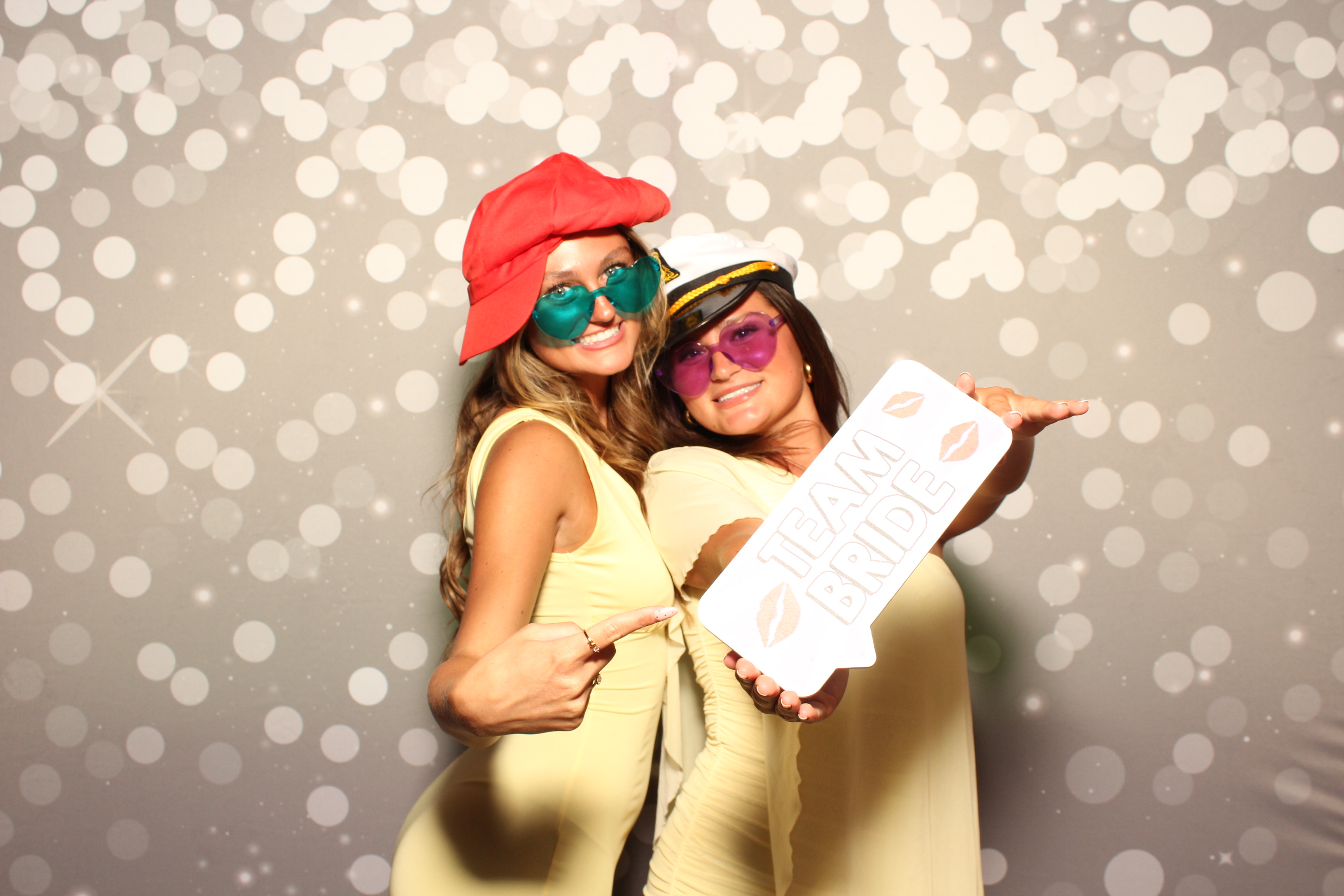 Joe & Grace | View more photos from the event at gallery.photoboothcincy.com/u/PhotoBoothCincy/Joe-Grace