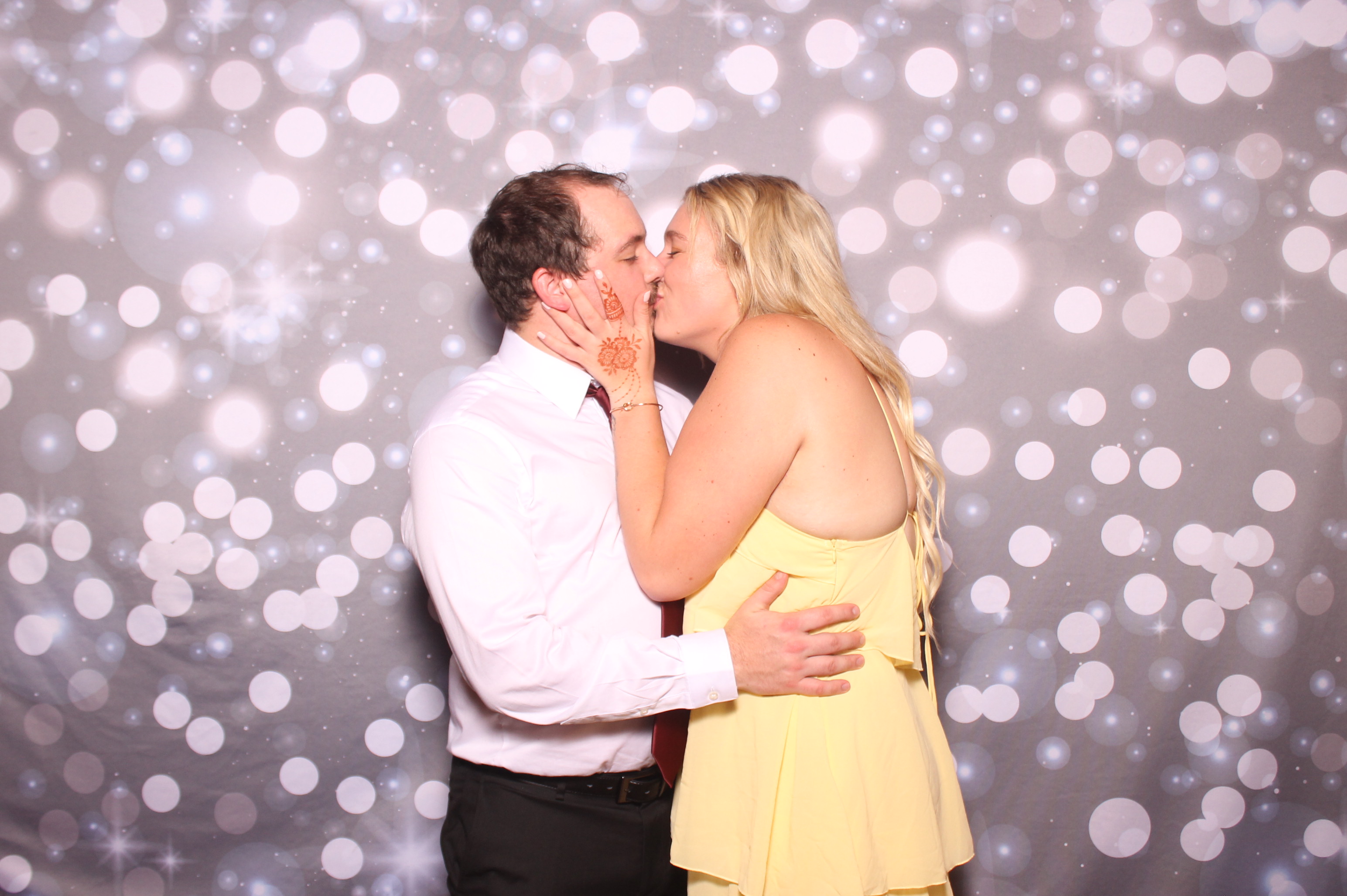 Kaylen & Mike | View more photos from the event at gallery.photoboothcincy.com/u/PhotoBoothCincy/Kaylen-Mike