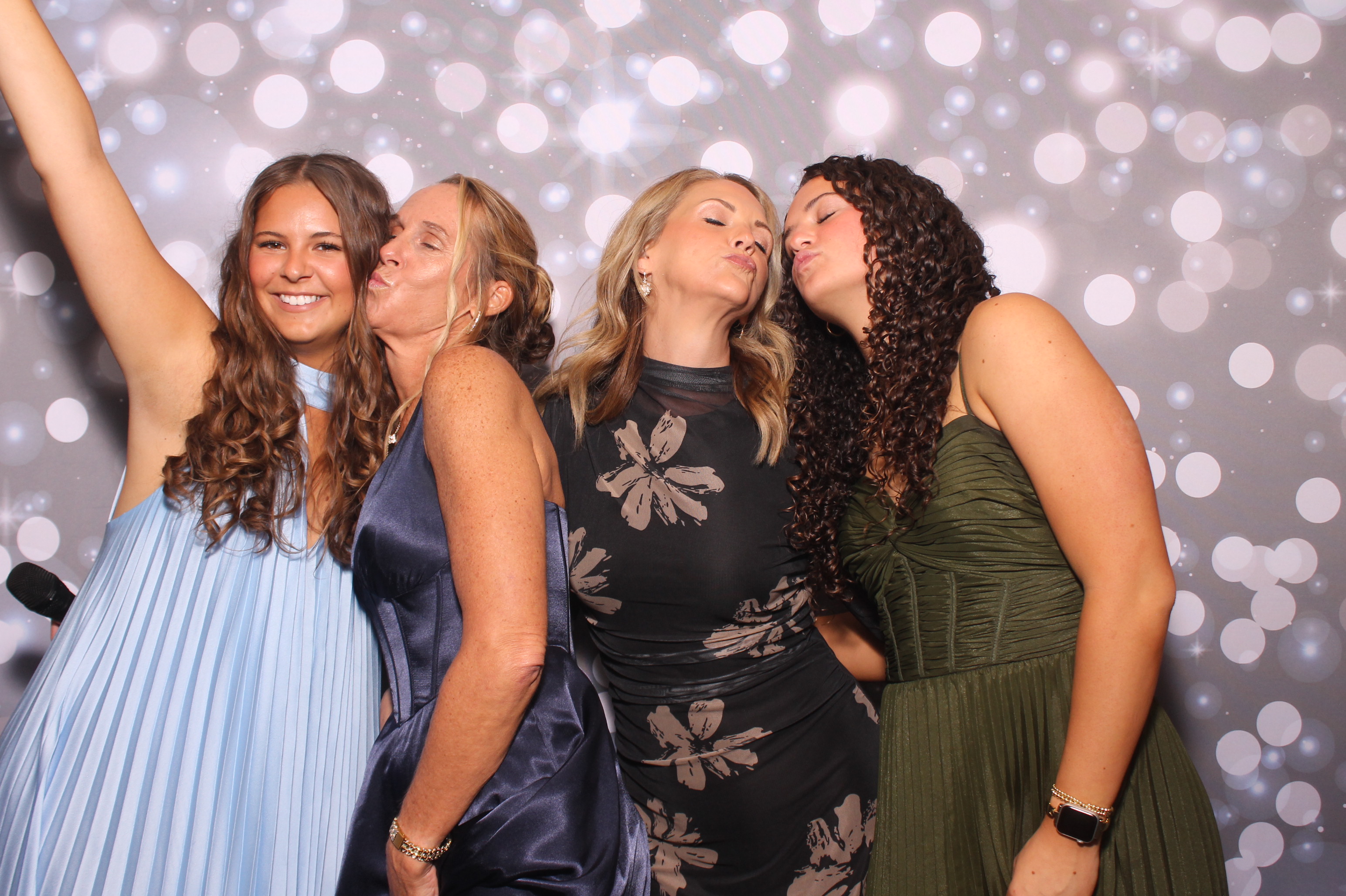 Kincaids Wedding | View more photos from the event at gallery.photoboothcincy.com/u/PhotoBoothCincy/Kincaids-Wedding