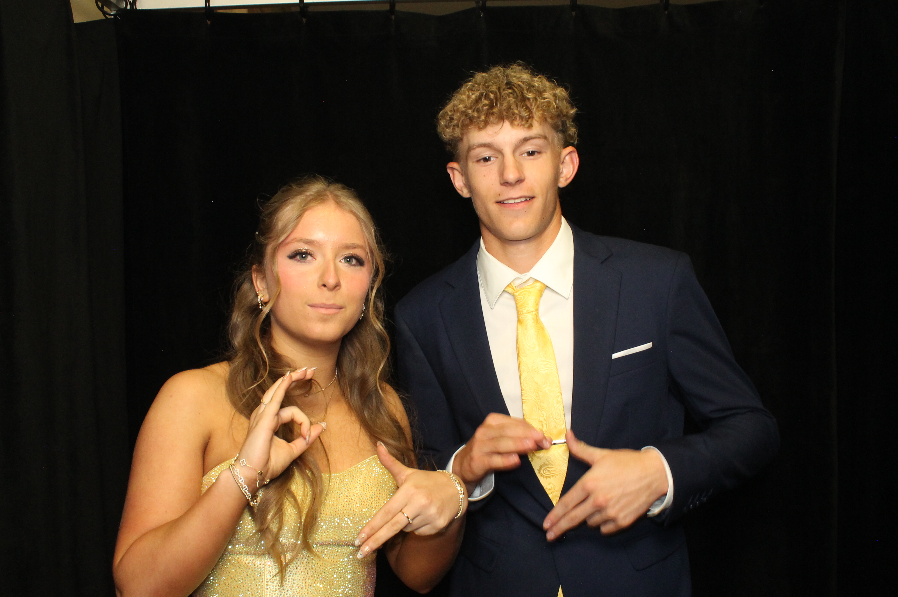 LHS Prom | View more photos from the event at gallery.photoboothcincy.com/u/PhotoBoothCincy/LHS-Prom-0