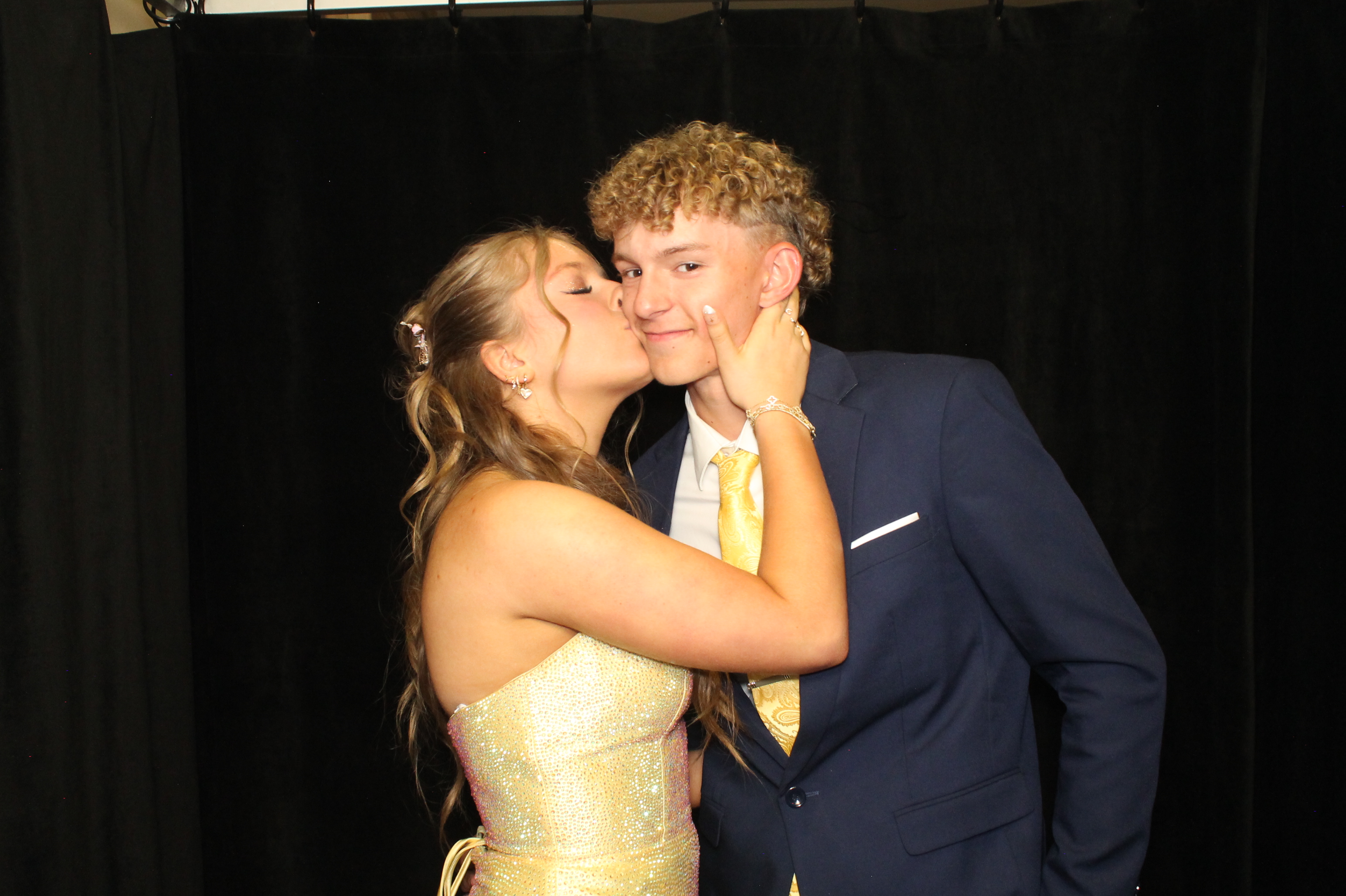 LHS Prom | View more photos from the event at gallery.photoboothcincy.com/u/PhotoBoothCincy/LHS-Prom-0