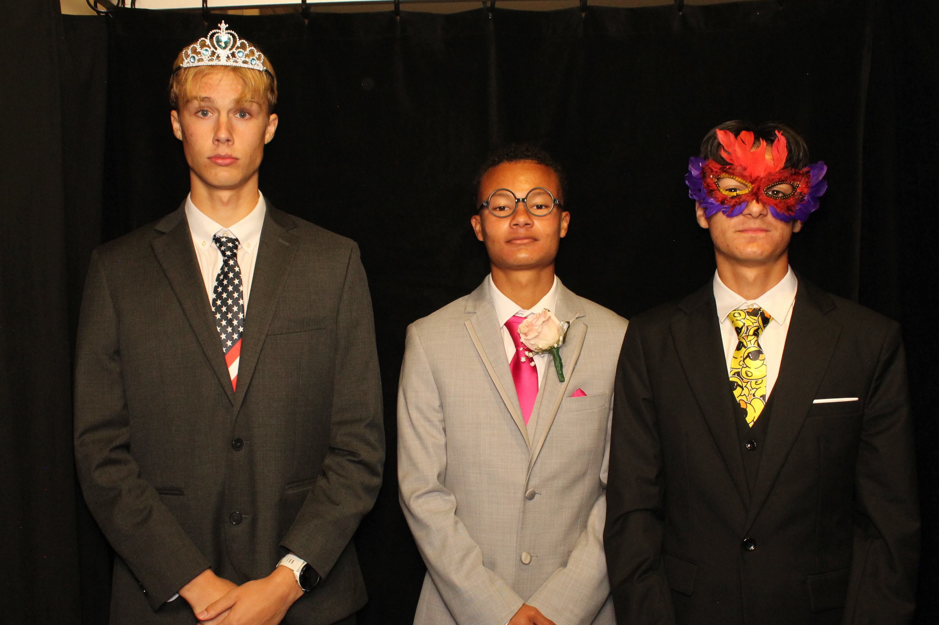 LHS Prom | View more photos from the event at gallery.photoboothcincy.com/u/PhotoBoothCincy/LHS-Prom-0