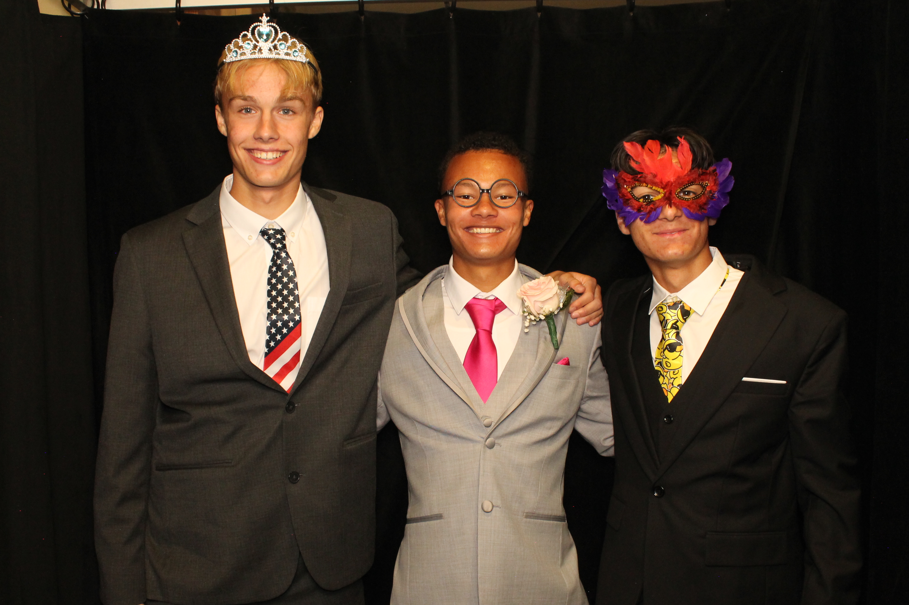LHS Prom | View more photos from the event at gallery.photoboothcincy.com/u/PhotoBoothCincy/LHS-Prom-0