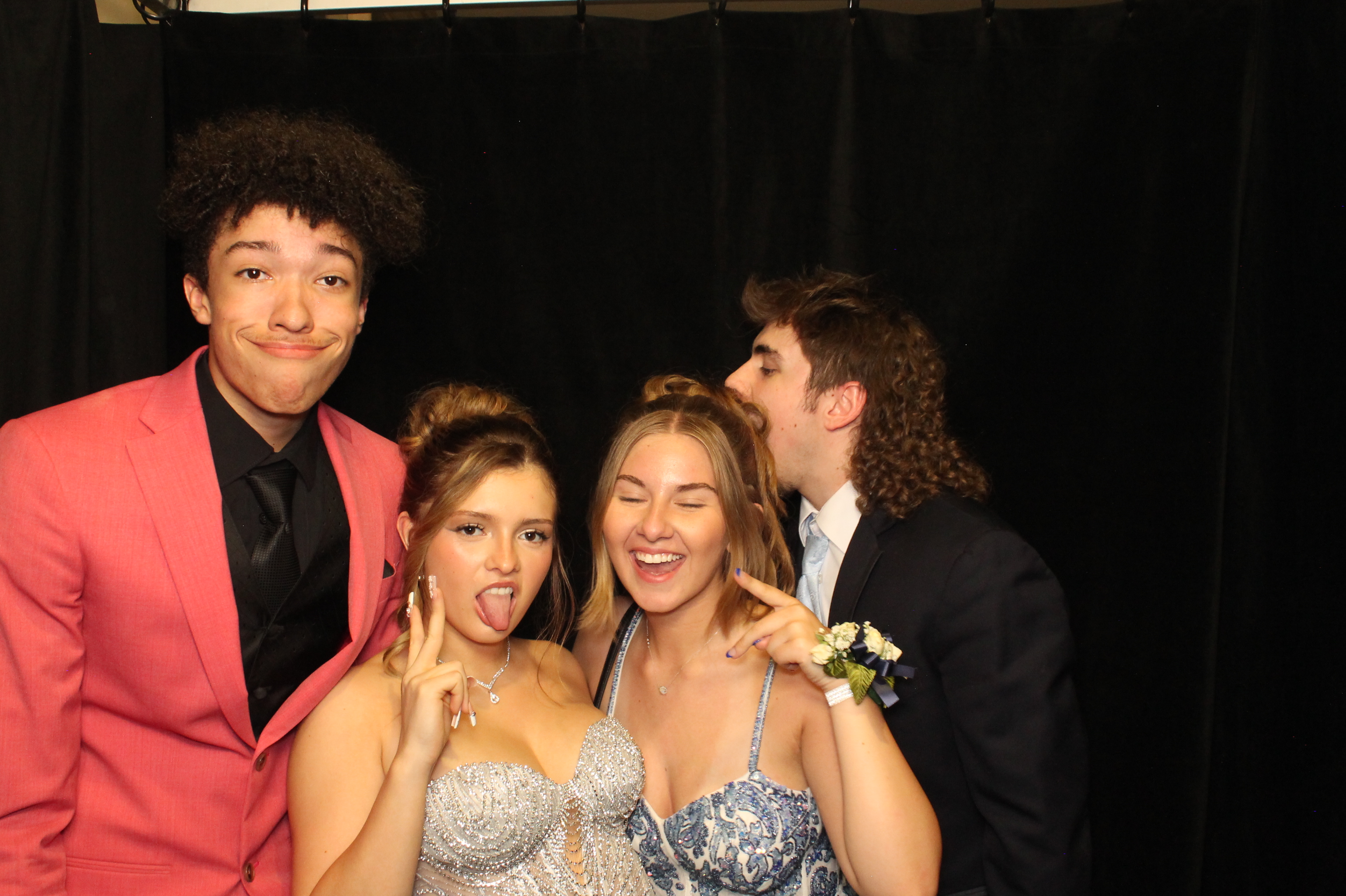LHS Prom | View more photos from the event at gallery.photoboothcincy.com/u/PhotoBoothCincy/LHS-Prom-0