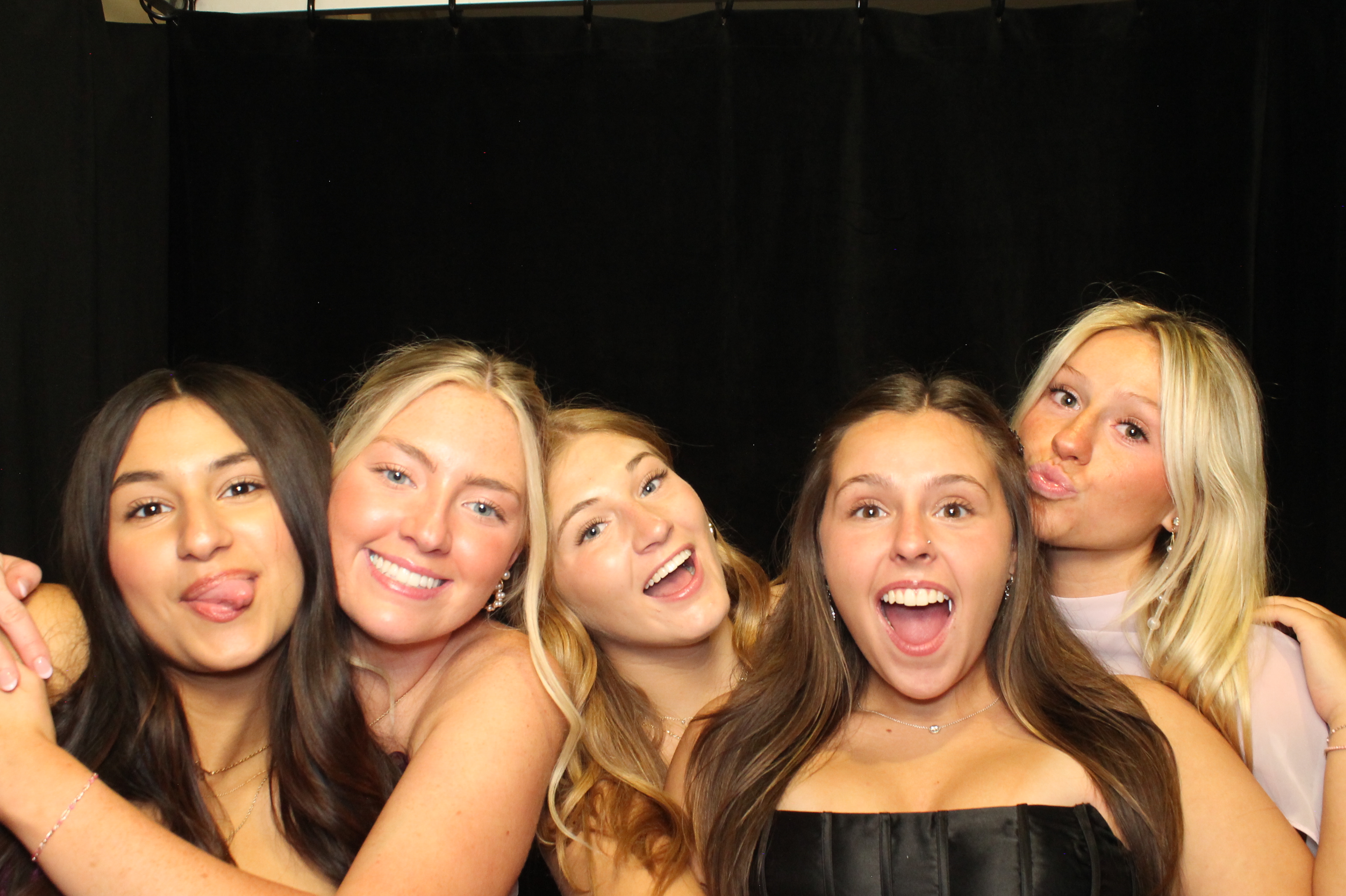LHS Prom | View more photos from the event at gallery.photoboothcincy.com/u/PhotoBoothCincy/LHS-Prom-0