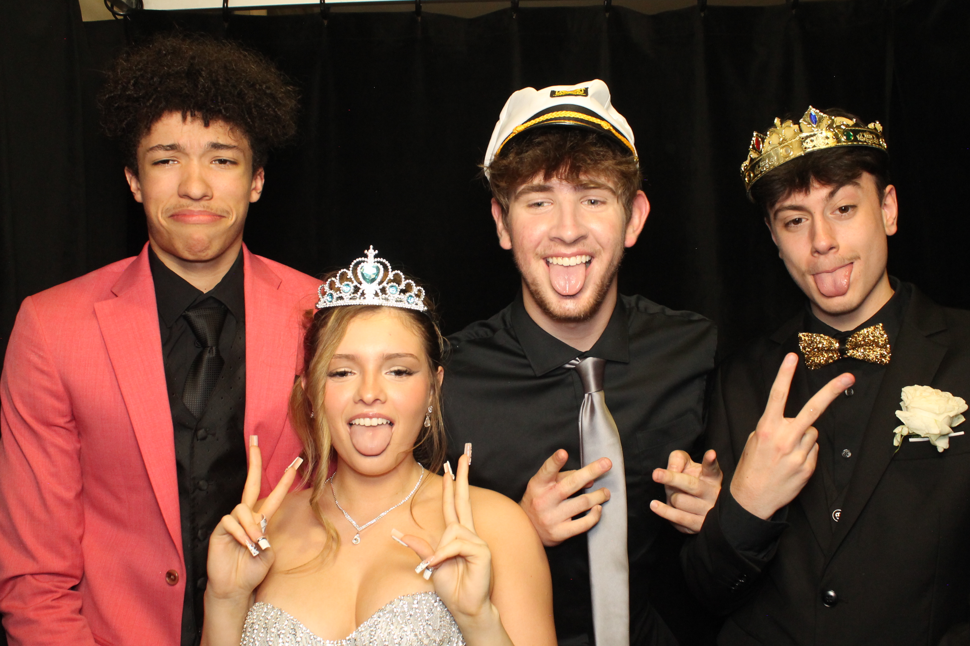LHS Prom | View more photos from the event at gallery.photoboothcincy.com/u/PhotoBoothCincy/LHS-Prom-0