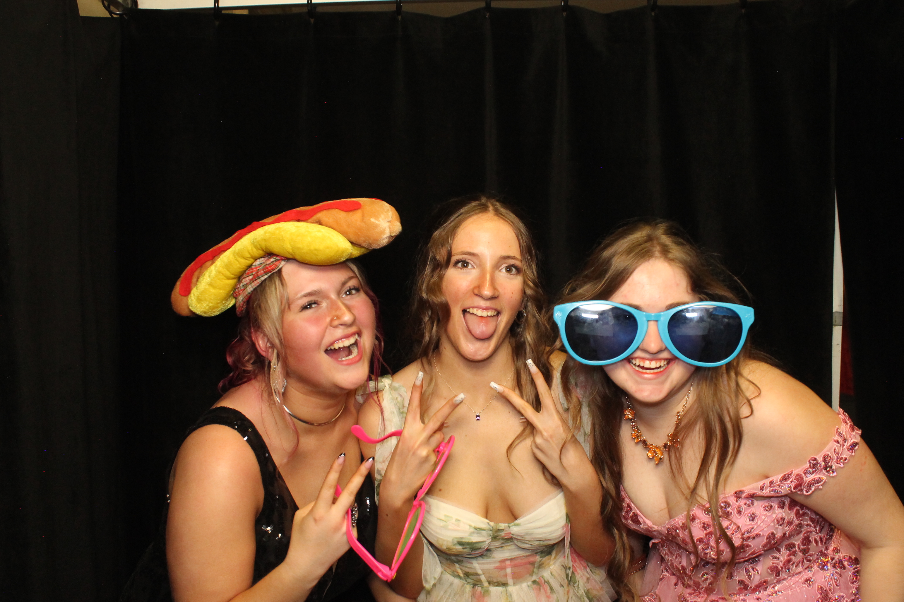 LHS Prom | View more photos from the event at gallery.photoboothcincy.com/u/PhotoBoothCincy/LHS-Prom-0