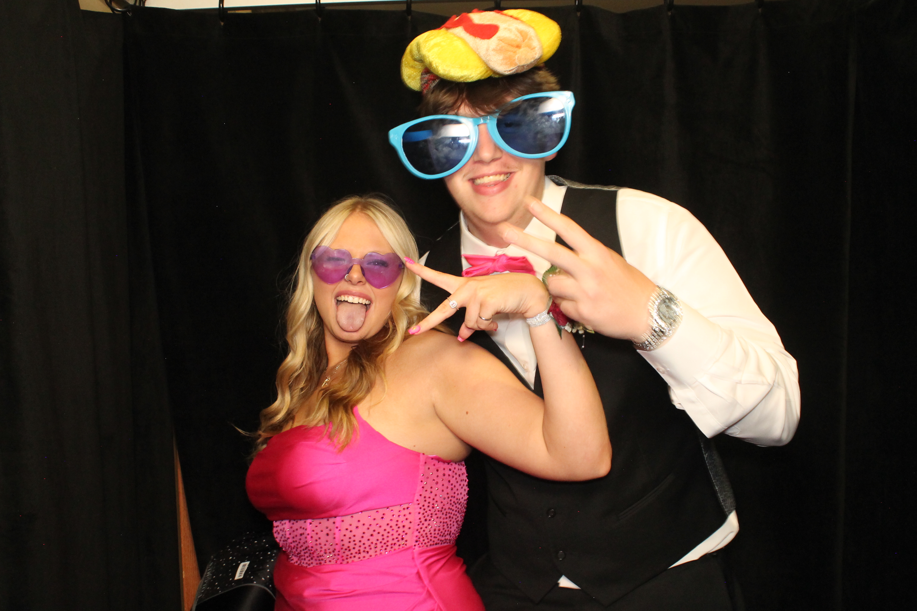 LHS Prom | View more photos from the event at gallery.photoboothcincy.com/u/PhotoBoothCincy/LHS-Prom-0