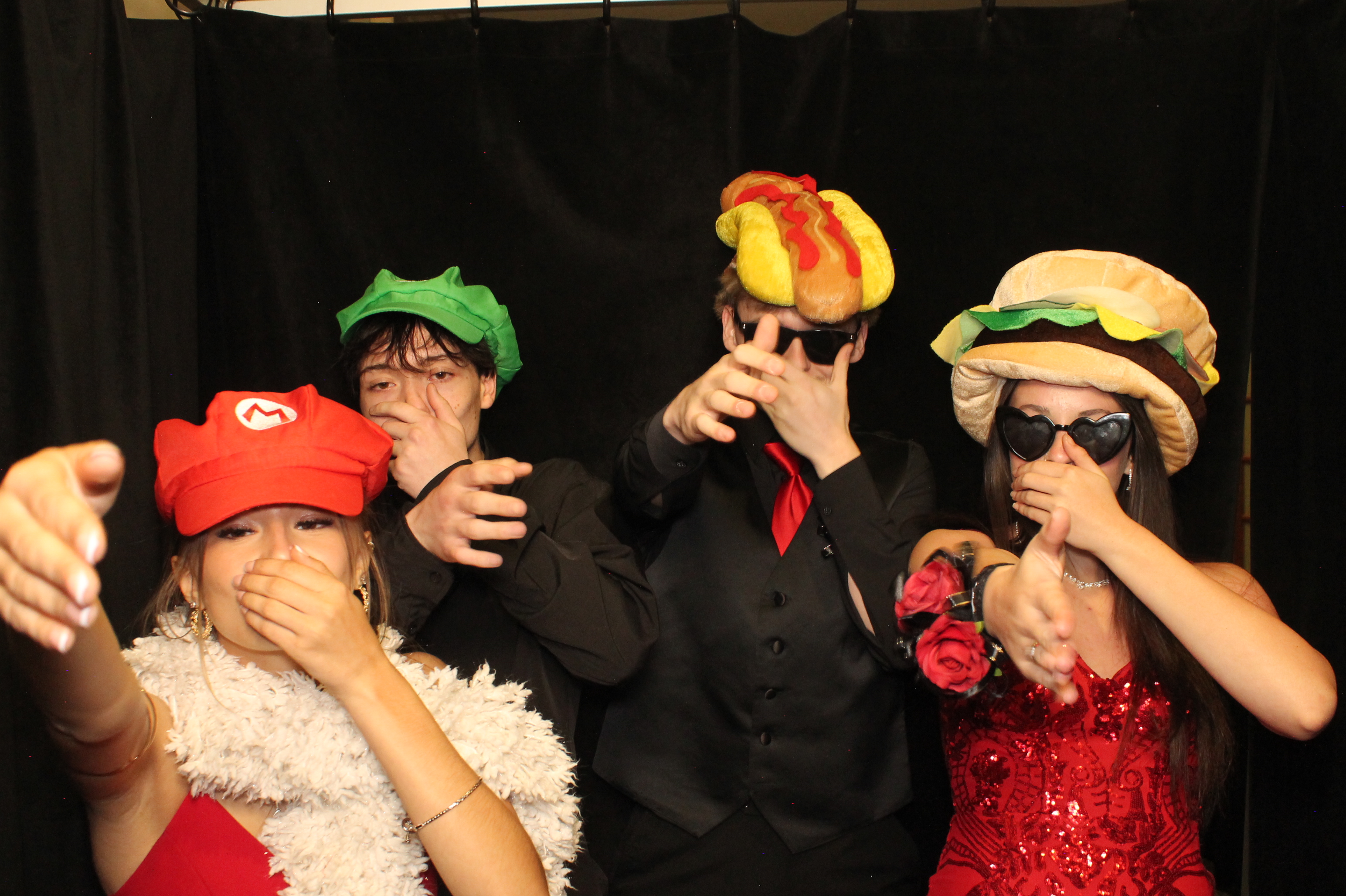 LHS Prom | View more photos from the event at gallery.photoboothcincy.com/u/PhotoBoothCincy/LHS-Prom-0