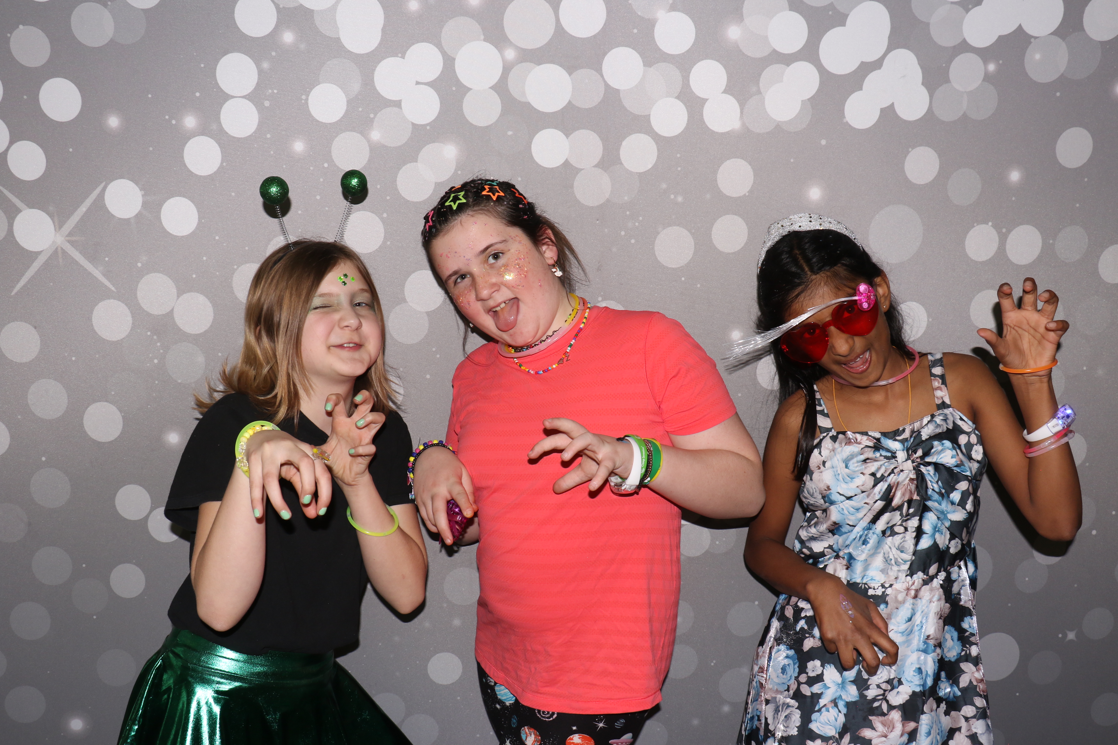 LMES Dance 2026 | View more photos from the event at gallery.photoboothcincy.com/u/PhotoBoothCincy/LMES-Dance-2026