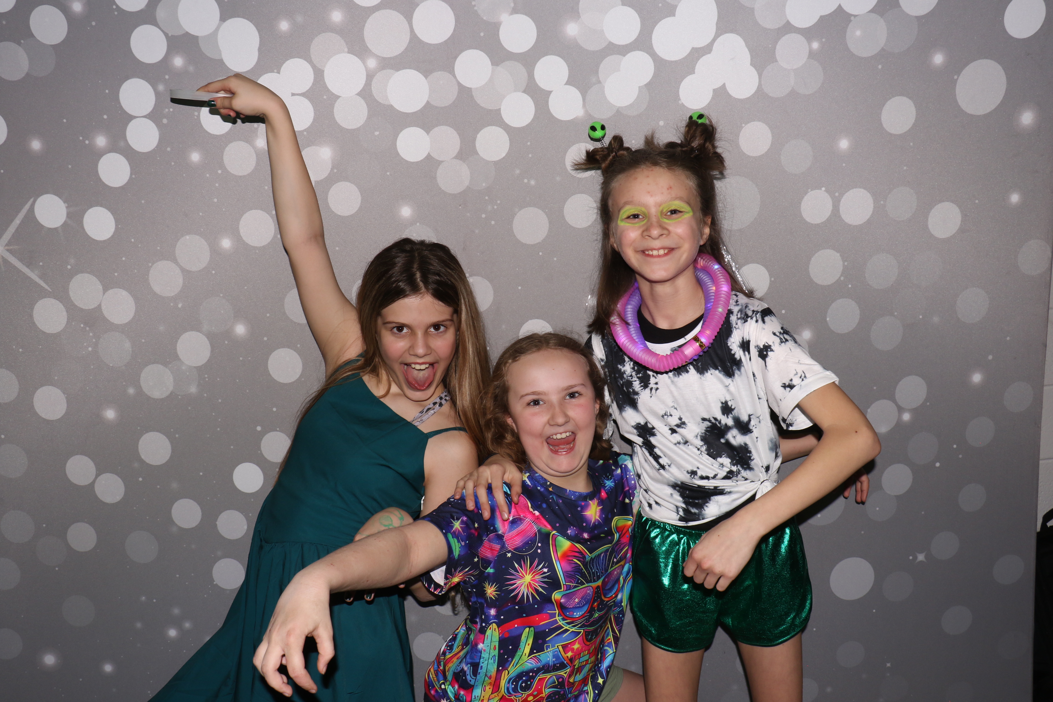 LMES Dance 2026 | View more photos from the event at gallery.photoboothcincy.com/u/PhotoBoothCincy/LMES-Dance-2026