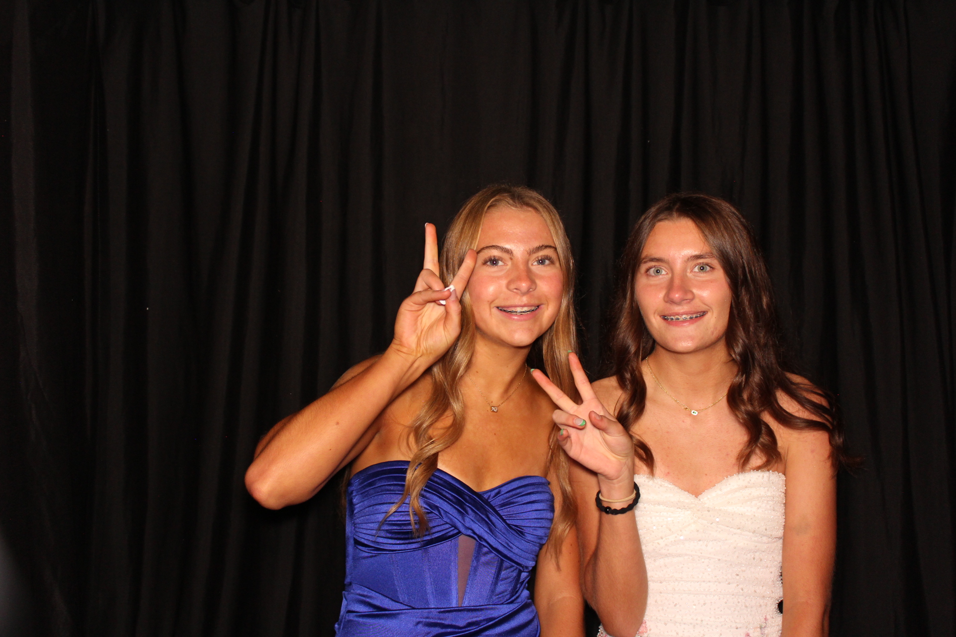 LMHS Homecoming Booth 1 | View more photos from the event at gallery.photoboothcincy.com/u/PhotoBoothCincy/LMHS-Homecoming-Booth-1