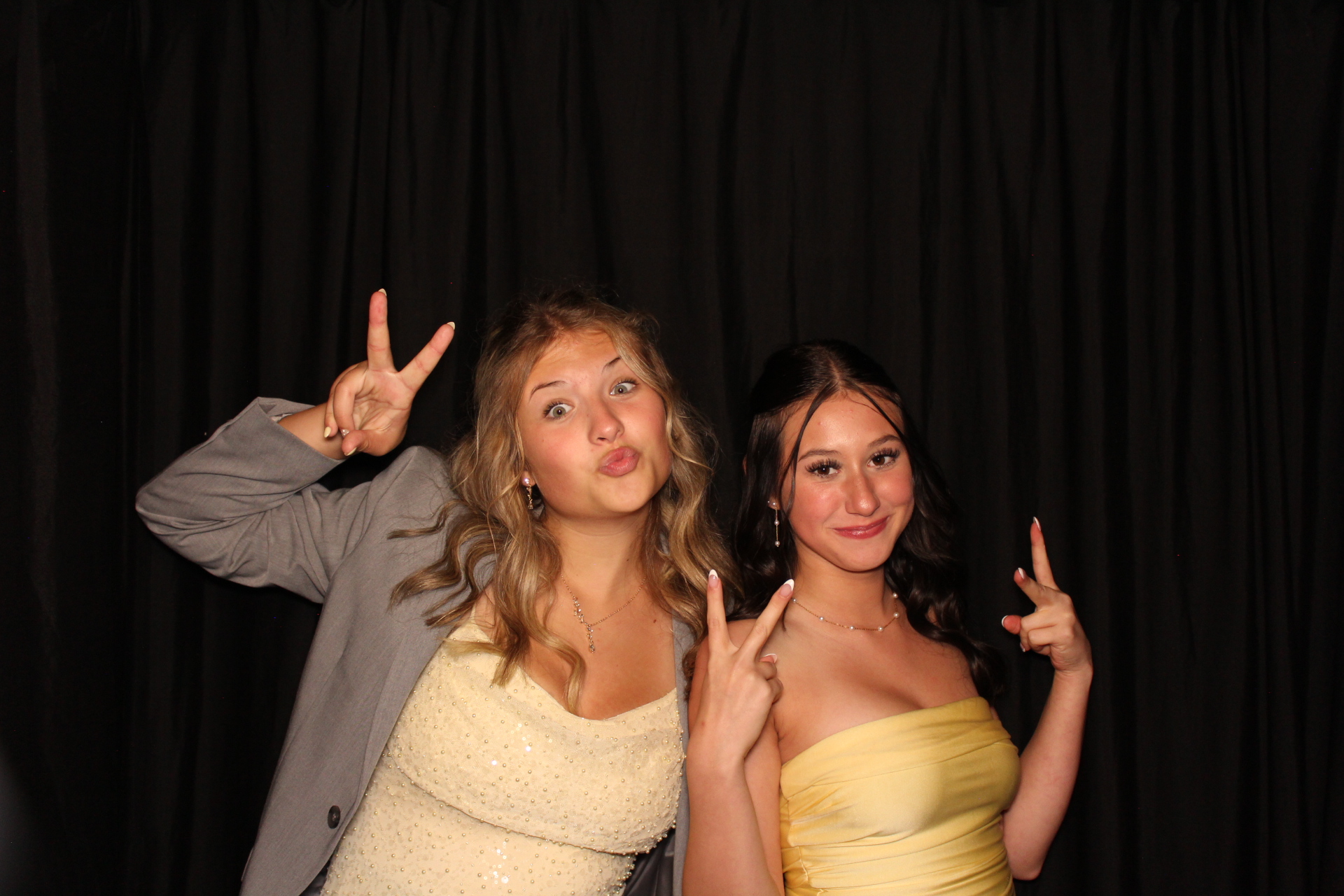 LMHS Homecoming Booth 1 | View more photos from the event at gallery.photoboothcincy.com/u/PhotoBoothCincy/LMHS-Homecoming-Booth-1
