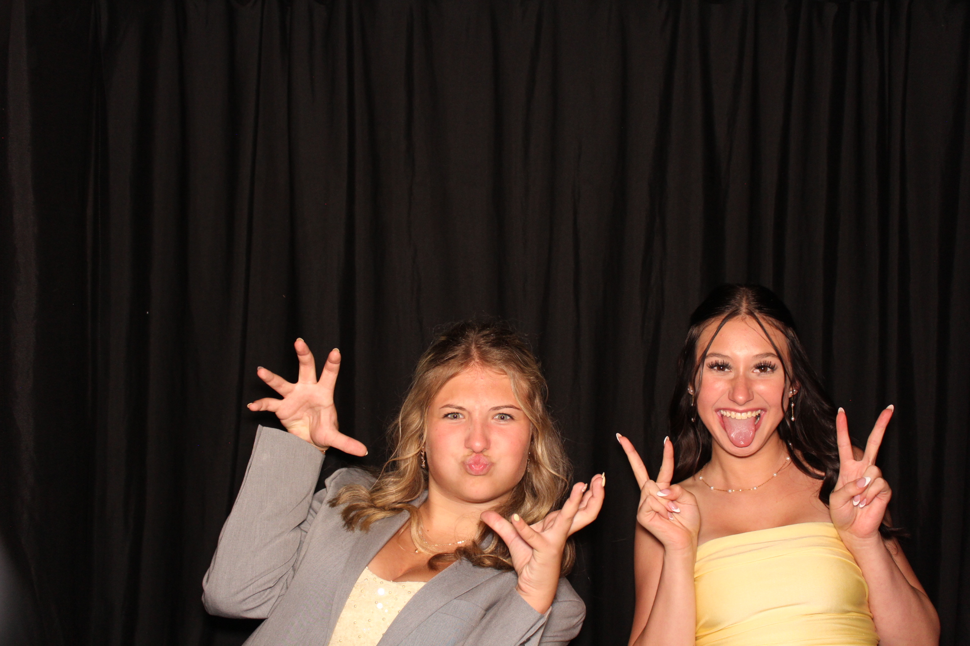 LMHS Homecoming Booth 1 | View more photos from the event at gallery.photoboothcincy.com/u/PhotoBoothCincy/LMHS-Homecoming-Booth-1