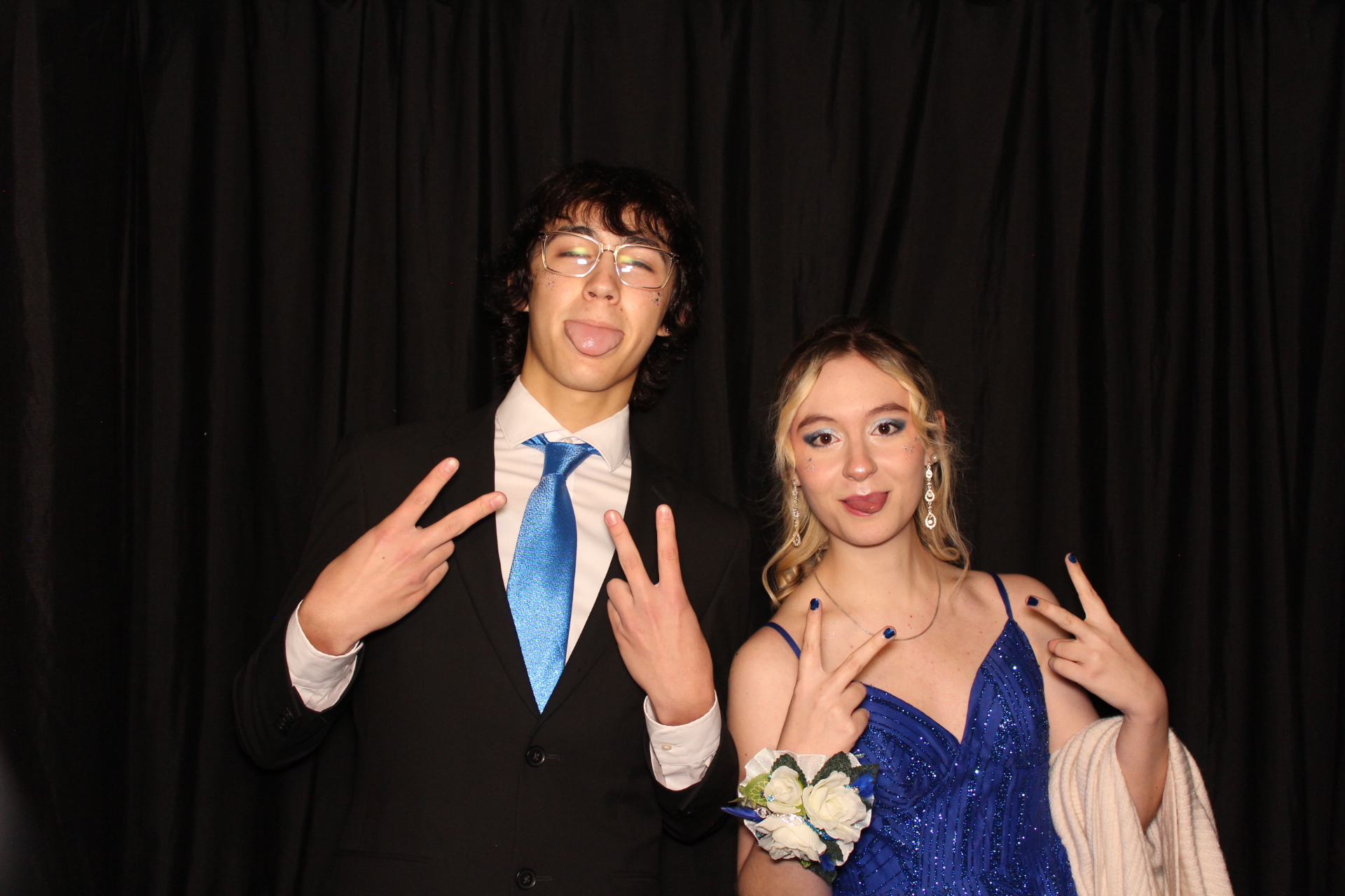LMHS Homecoming Booth 1 | View more photos from the event at gallery.photoboothcincy.com/u/PhotoBoothCincy/LMHS-Homecoming-Booth-1