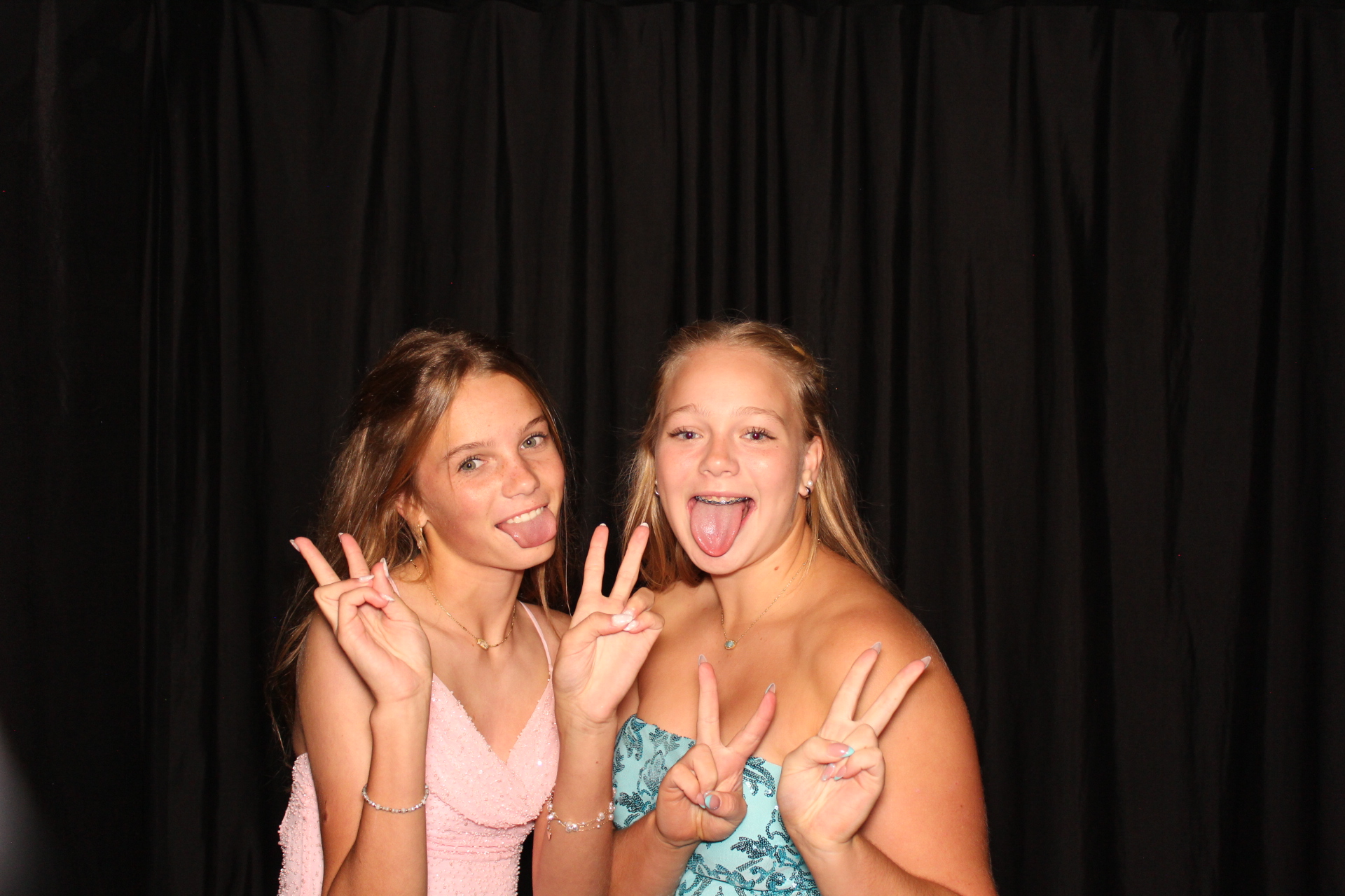 LMHS Homecoming Booth 1 | View more photos from the event at gallery.photoboothcincy.com/u/PhotoBoothCincy/LMHS-Homecoming-Booth-1