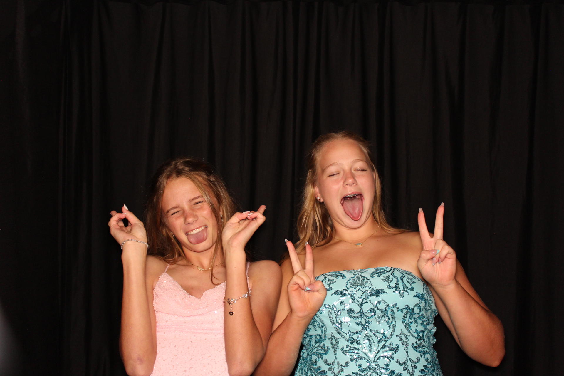 LMHS Homecoming Booth 1 | View more photos from the event at gallery.photoboothcincy.com/u/PhotoBoothCincy/LMHS-Homecoming-Booth-1