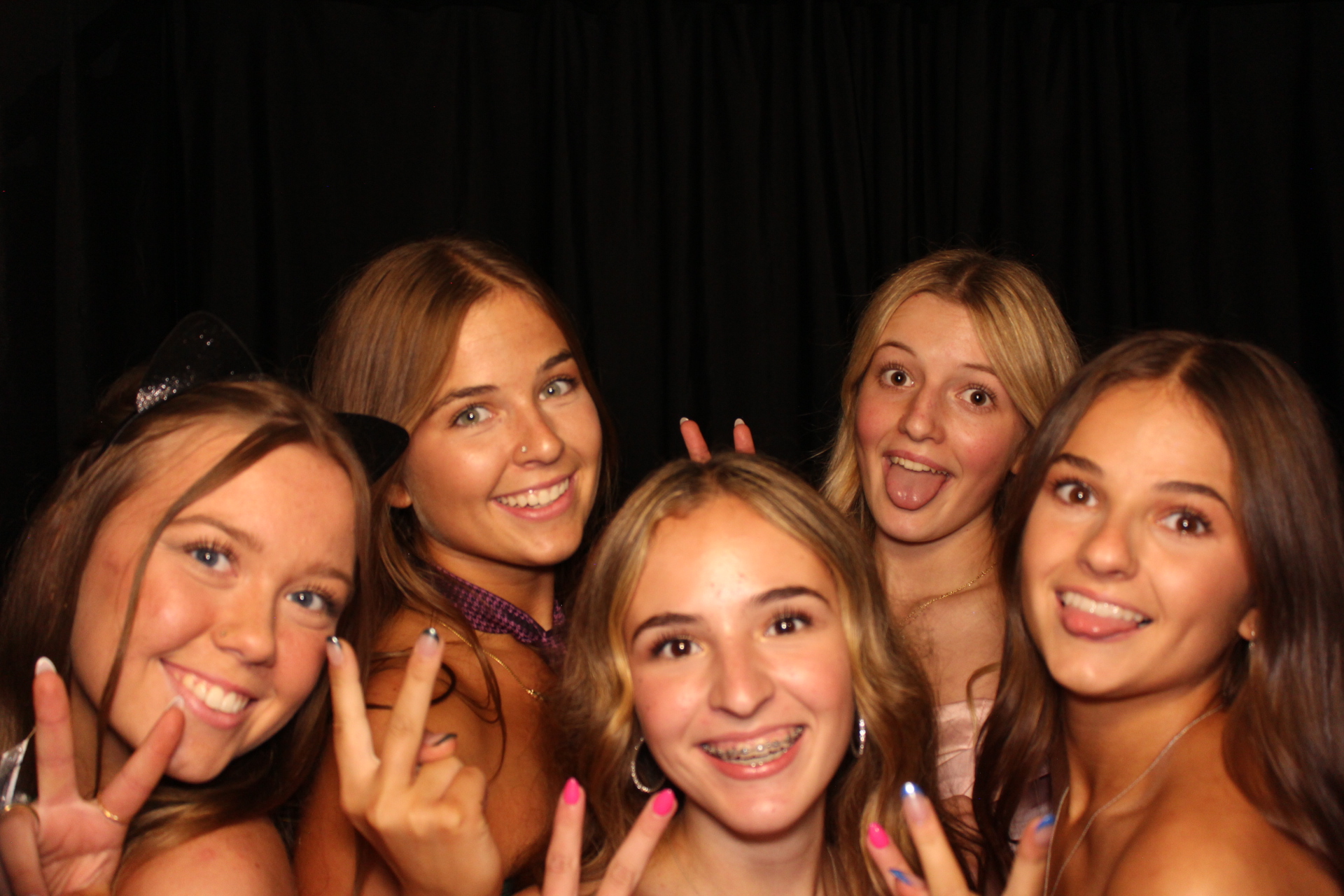 LMHS Homecoming Booth 1 | View more photos from the event at gallery.photoboothcincy.com/u/PhotoBoothCincy/LMHS-Homecoming-Booth-1