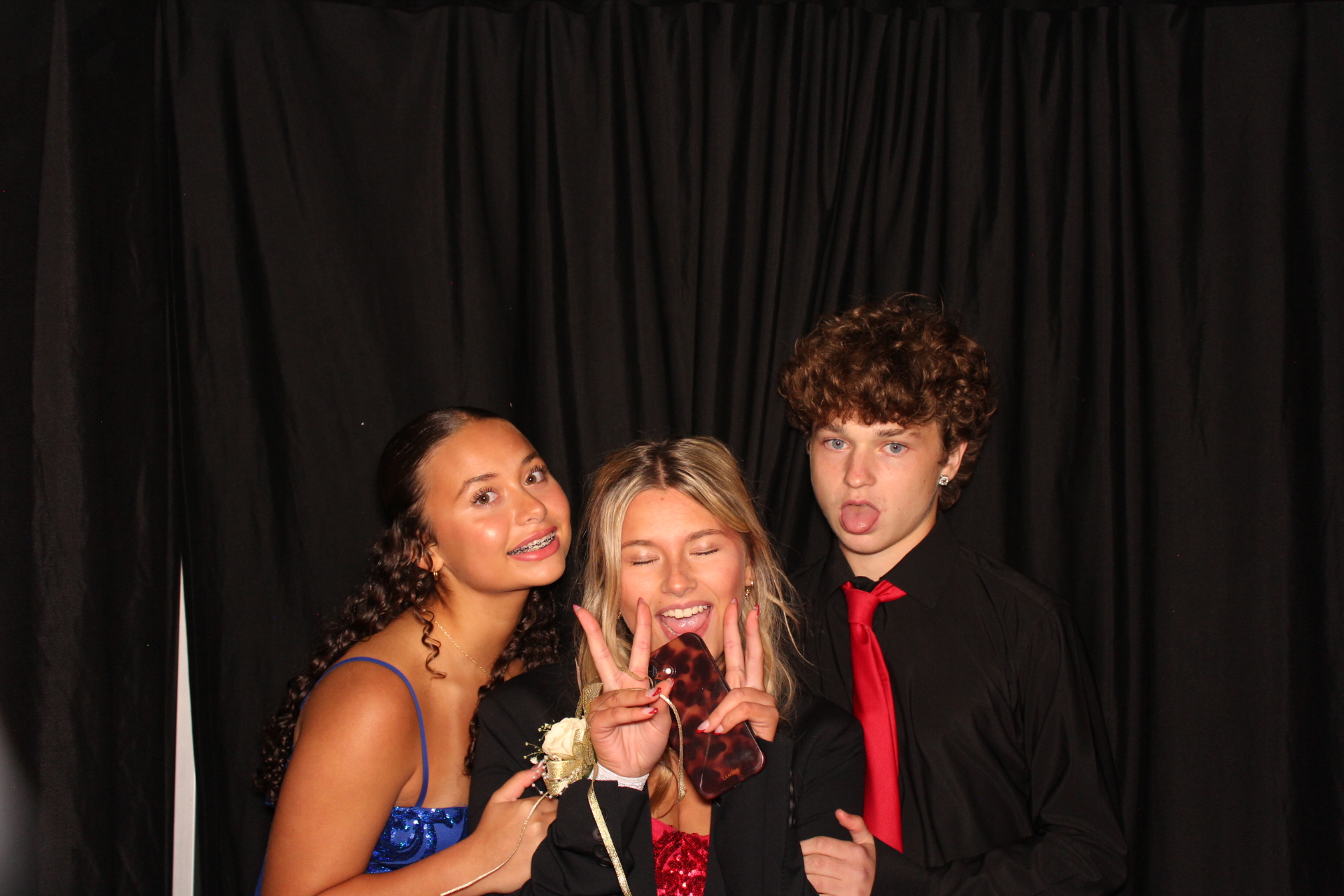 LMHS Homecoming Booth 1 | View more photos from the event at gallery.photoboothcincy.com/u/PhotoBoothCincy/LMHS-Homecoming-Booth-1