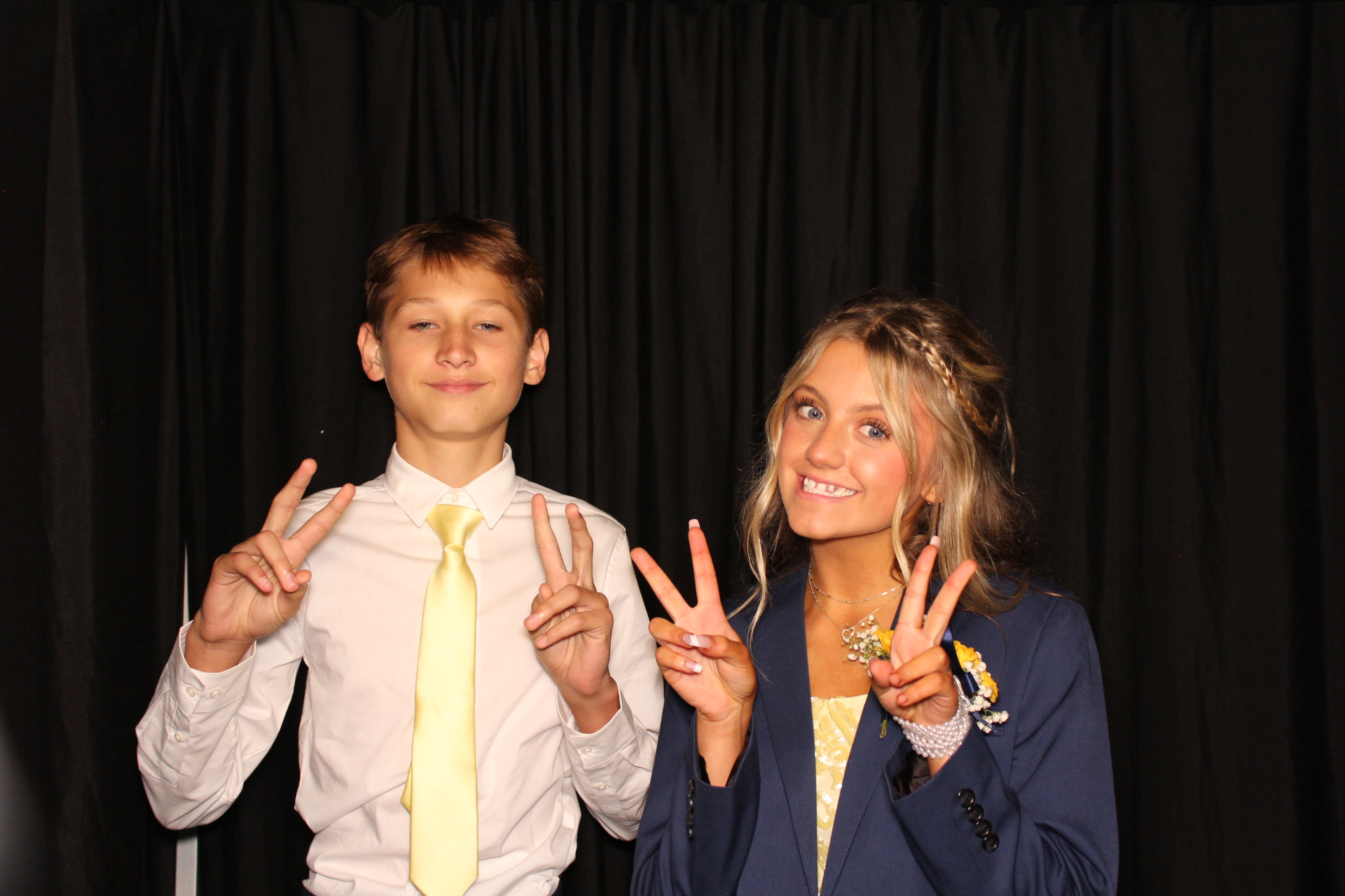 LMHS Homecoming Booth 1 | View more photos from the event at gallery.photoboothcincy.com/u/PhotoBoothCincy/LMHS-Homecoming-Booth-1
