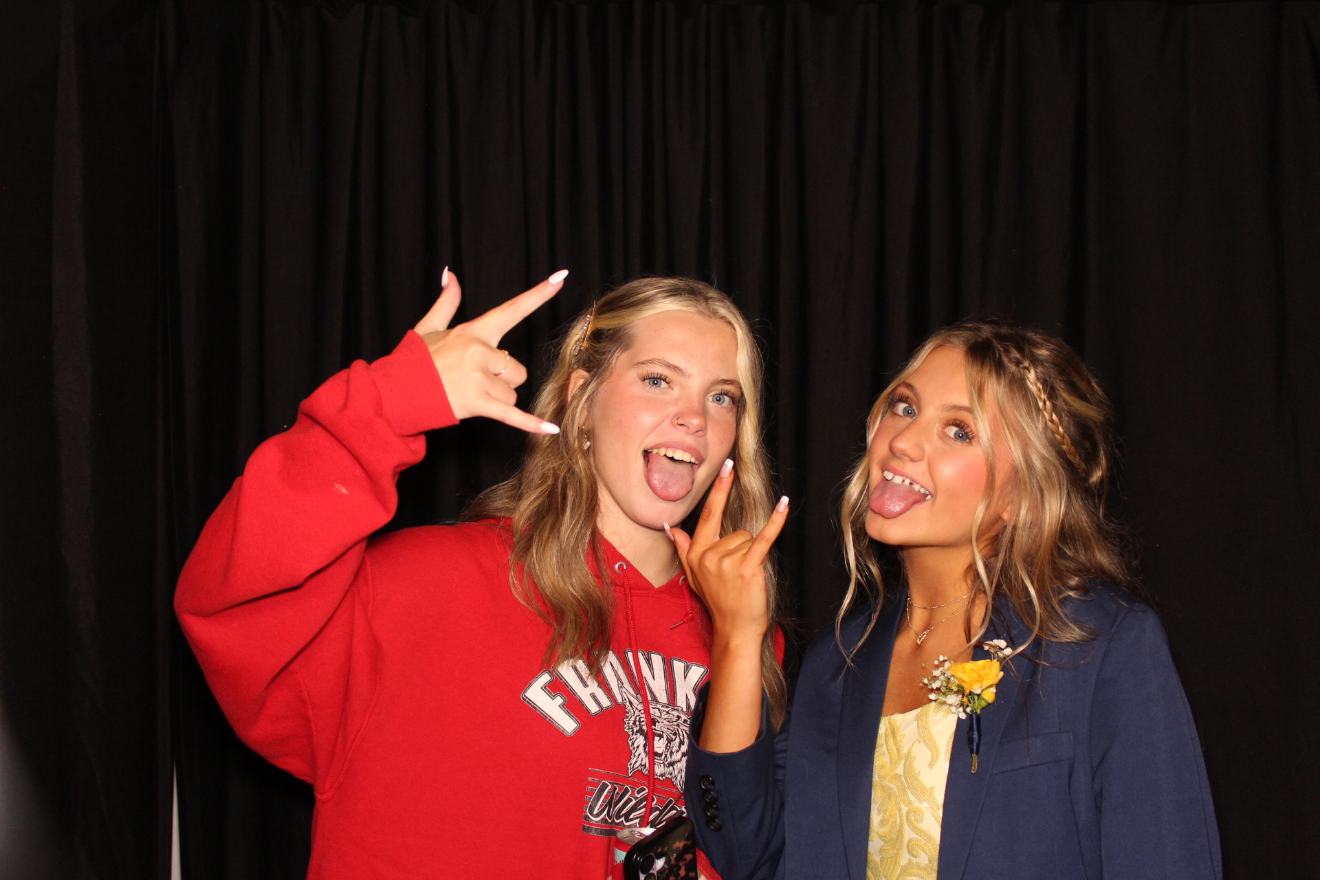 LMHS Homecoming Booth 1 | View more photos from the event at gallery.photoboothcincy.com/u/PhotoBoothCincy/LMHS-Homecoming-Booth-1