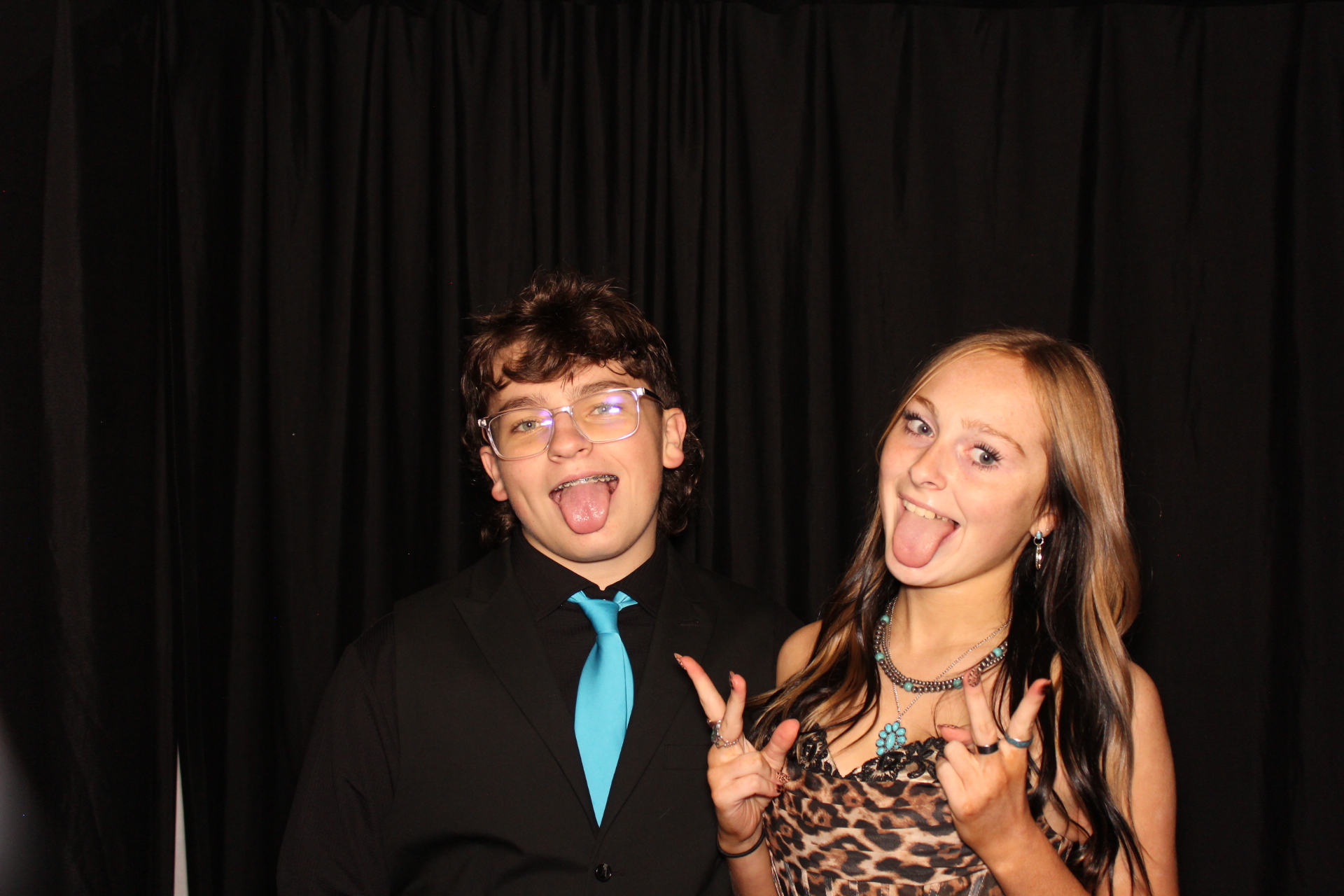 LMHS Homecoming Booth 1 | View more photos from the event at gallery.photoboothcincy.com/u/PhotoBoothCincy/LMHS-Homecoming-Booth-1