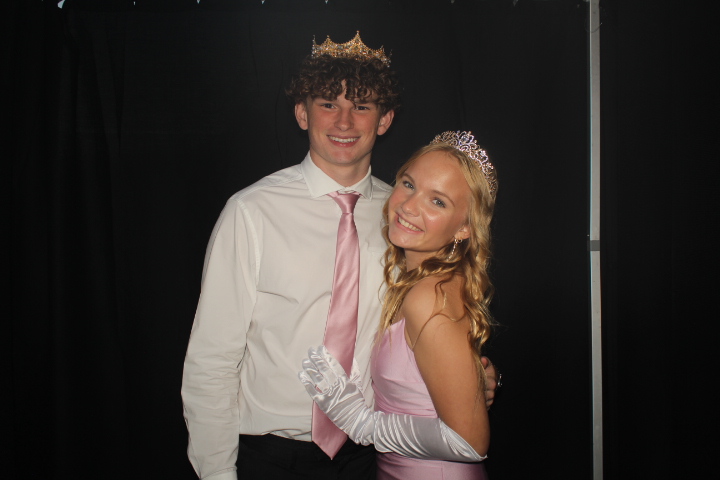 LMHS Homecoming Booth 2 | View more photos from the event at gallery.photoboothcincy.com/u/PhotoBoothCincy/LMHS-Homecoming-Booth-2