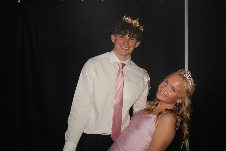 LMHS Homecoming Booth 2 | View more photos from the event at gallery.photoboothcincy.com/u/PhotoBoothCincy/LMHS-Homecoming-Booth-2