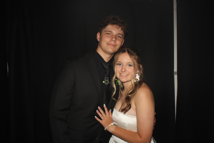 LMHS Homecoming Booth 2 | View more photos from the event at gallery.photoboothcincy.com/u/PhotoBoothCincy/LMHS-Homecoming-Booth-2