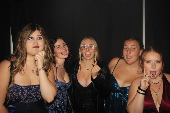 LMHS Homecoming Booth 2 | View more photos from the event at gallery.photoboothcincy.com/u/PhotoBoothCincy/LMHS-Homecoming-Booth-2