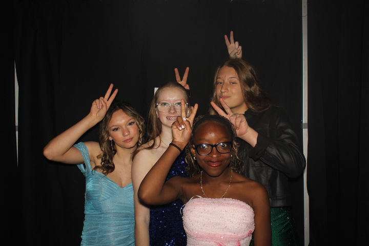 LMHS Homecoming Booth 2 | View more photos from the event at gallery.photoboothcincy.com/u/PhotoBoothCincy/LMHS-Homecoming-Booth-2