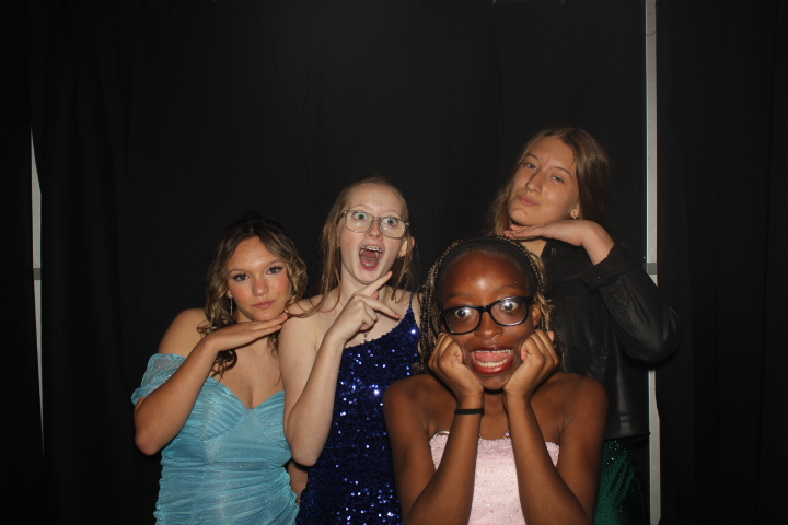 LMHS Homecoming Booth 2 | View more photos from the event at gallery.photoboothcincy.com/u/PhotoBoothCincy/LMHS-Homecoming-Booth-2