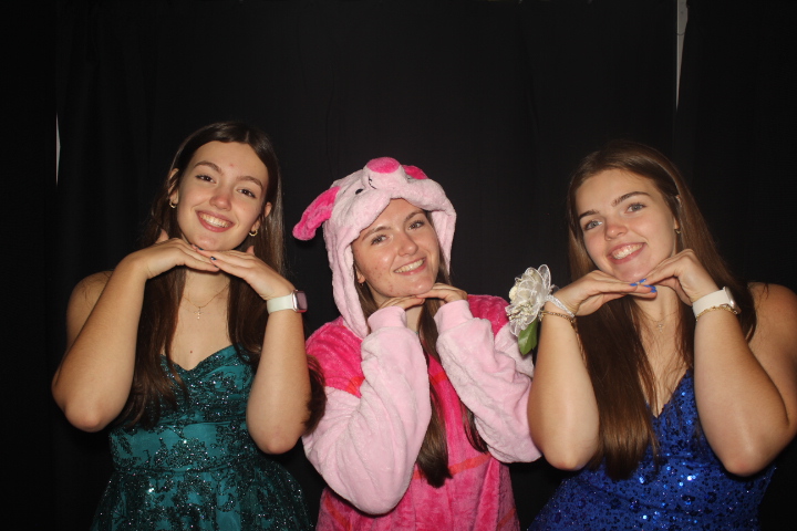 LMHS Homecoming Booth 2 | View more photos from the event at gallery.photoboothcincy.com/u/PhotoBoothCincy/LMHS-Homecoming-Booth-2