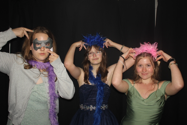 LMHS Homecoming Booth 2 | View more photos from the event at gallery.photoboothcincy.com/u/PhotoBoothCincy/LMHS-Homecoming-Booth-2