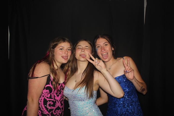 LMHS Homecoming Booth 2 | View more photos from the event at gallery.photoboothcincy.com/u/PhotoBoothCincy/LMHS-Homecoming-Booth-2