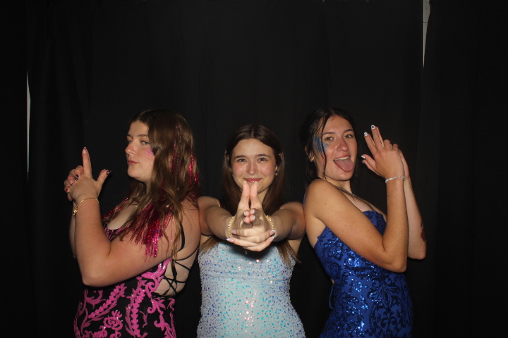 LMHS Homecoming Booth 2 | View more photos from the event at gallery.photoboothcincy.com/u/PhotoBoothCincy/LMHS-Homecoming-Booth-2