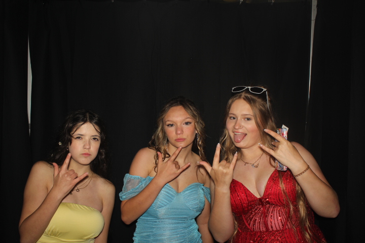 LMHS Homecoming Booth 2 | View more photos from the event at gallery.photoboothcincy.com/u/PhotoBoothCincy/LMHS-Homecoming-Booth-2