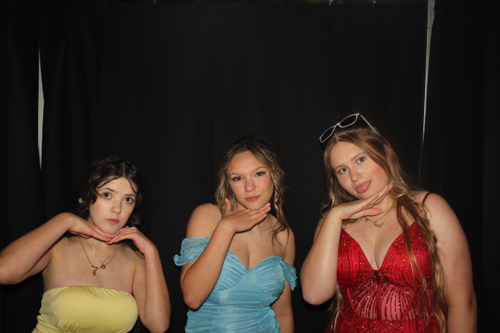 LMHS Homecoming Booth 2 | View more photos from the event at gallery.photoboothcincy.com/u/PhotoBoothCincy/LMHS-Homecoming-Booth-2