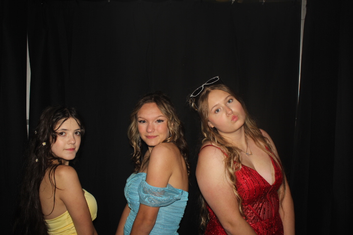 LMHS Homecoming Booth 2 | View more photos from the event at gallery.photoboothcincy.com/u/PhotoBoothCincy/LMHS-Homecoming-Booth-2